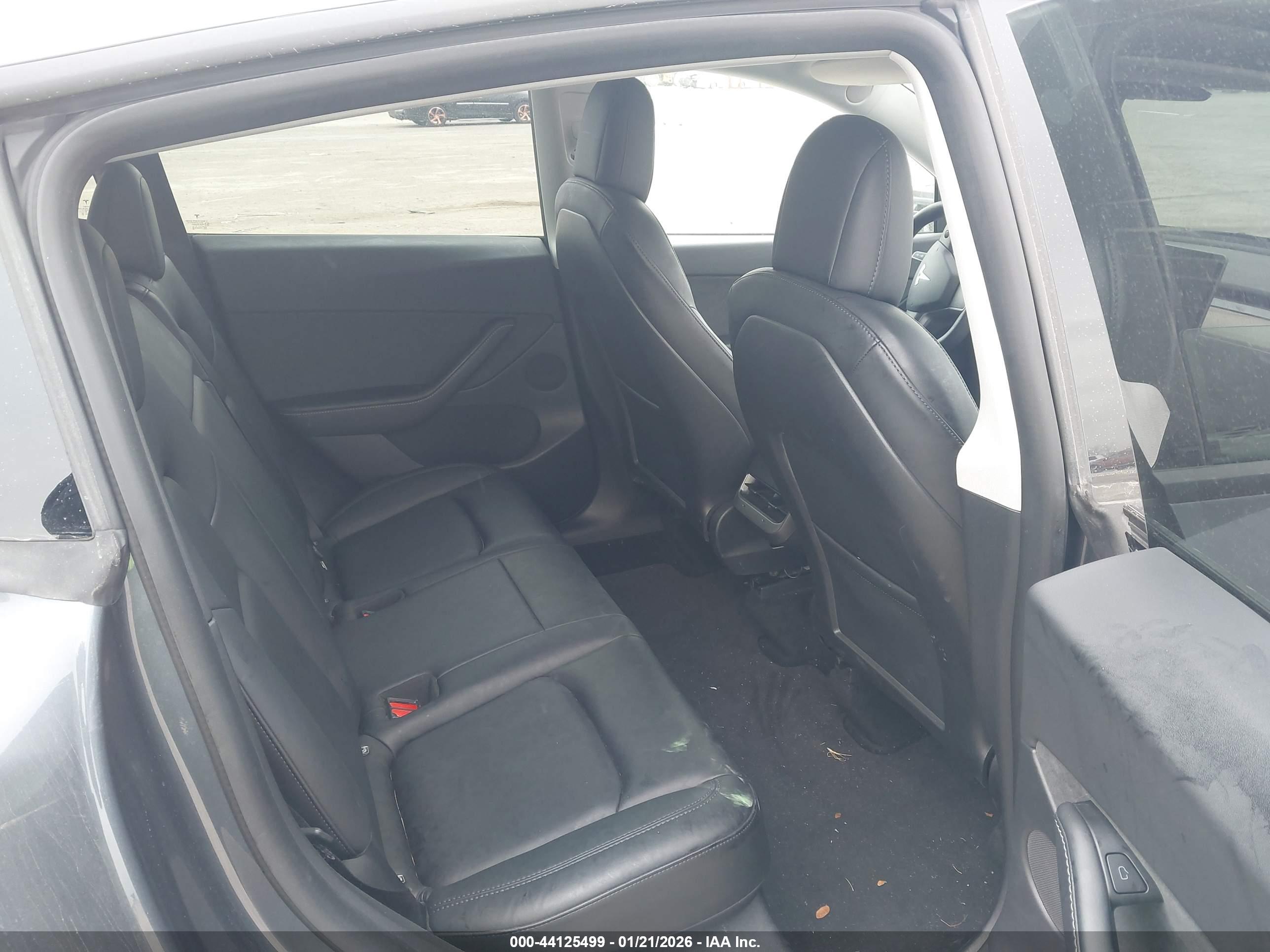 TESLA MODEL image 8
