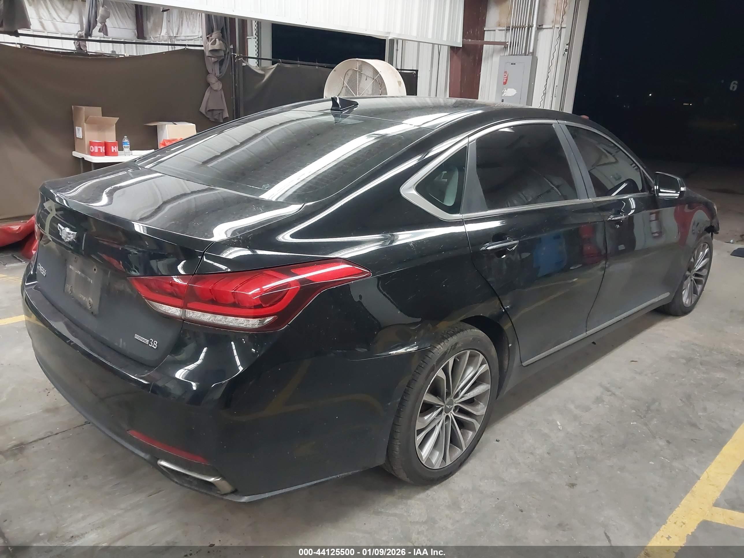 HYUNDAI GENESIS image 4