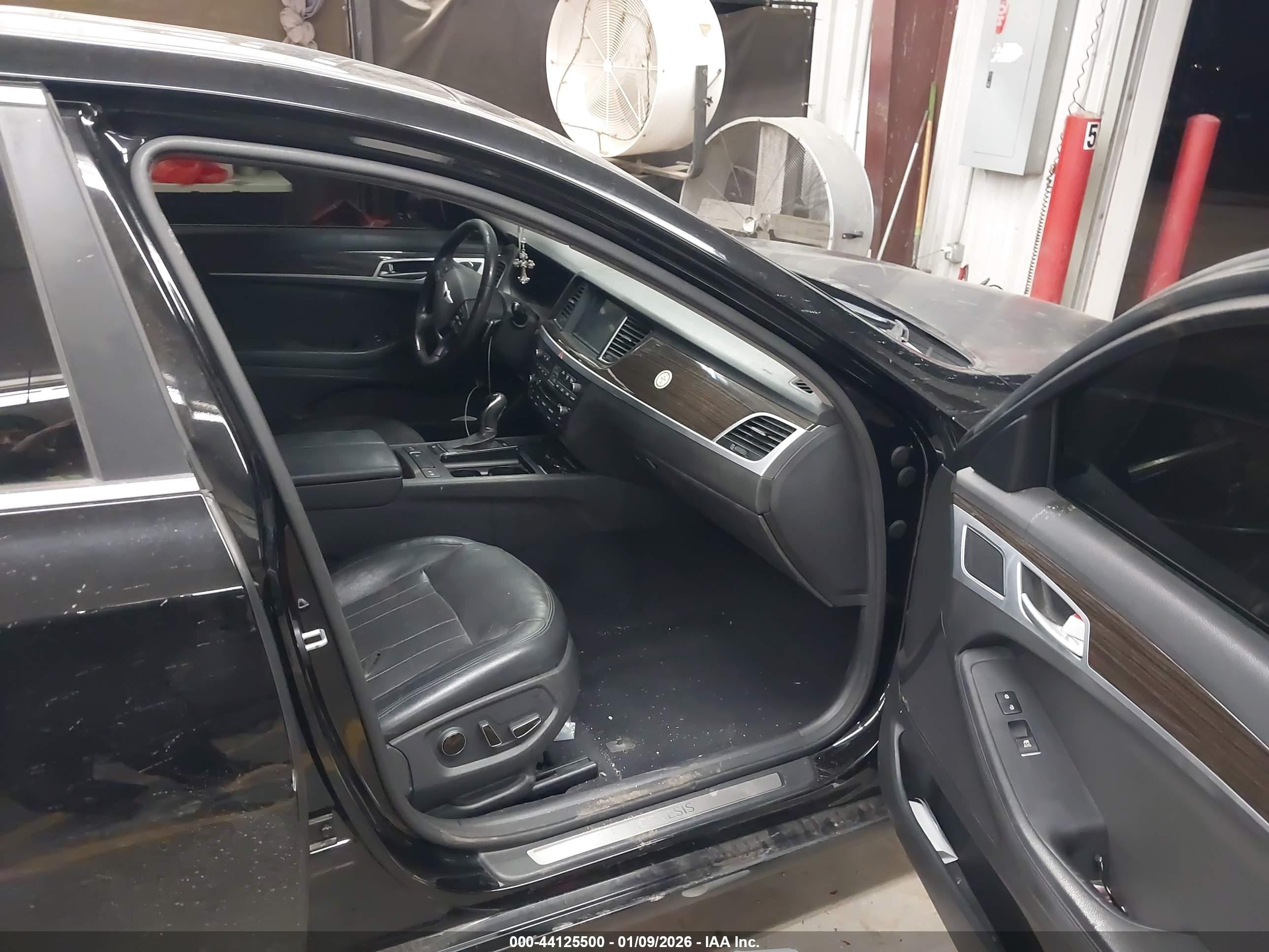 HYUNDAI GENESIS image 5
