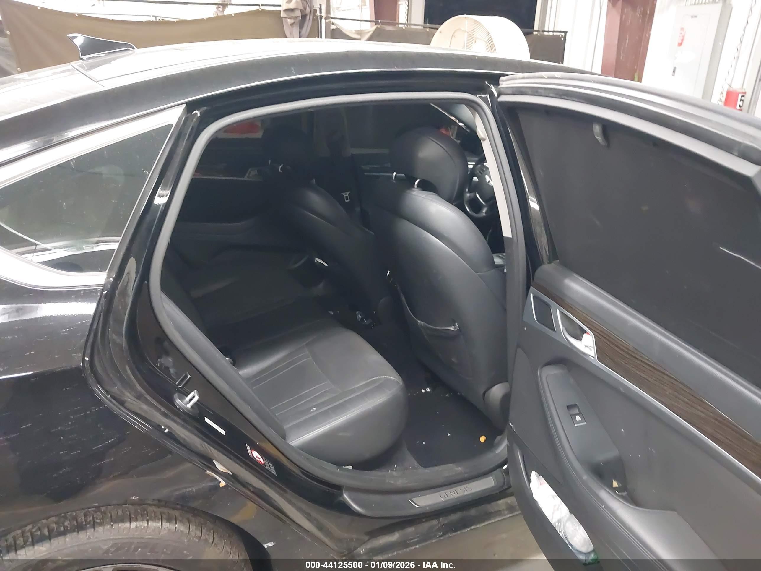 HYUNDAI GENESIS image 8