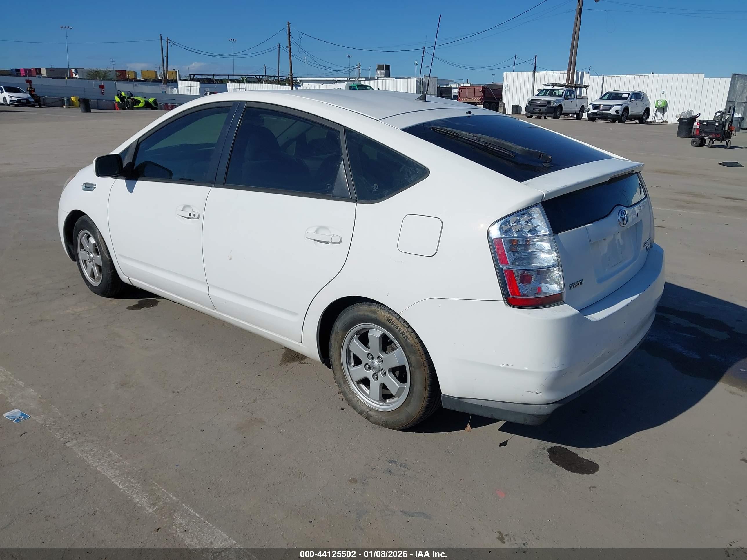 TOYOTA PRIUS image 3