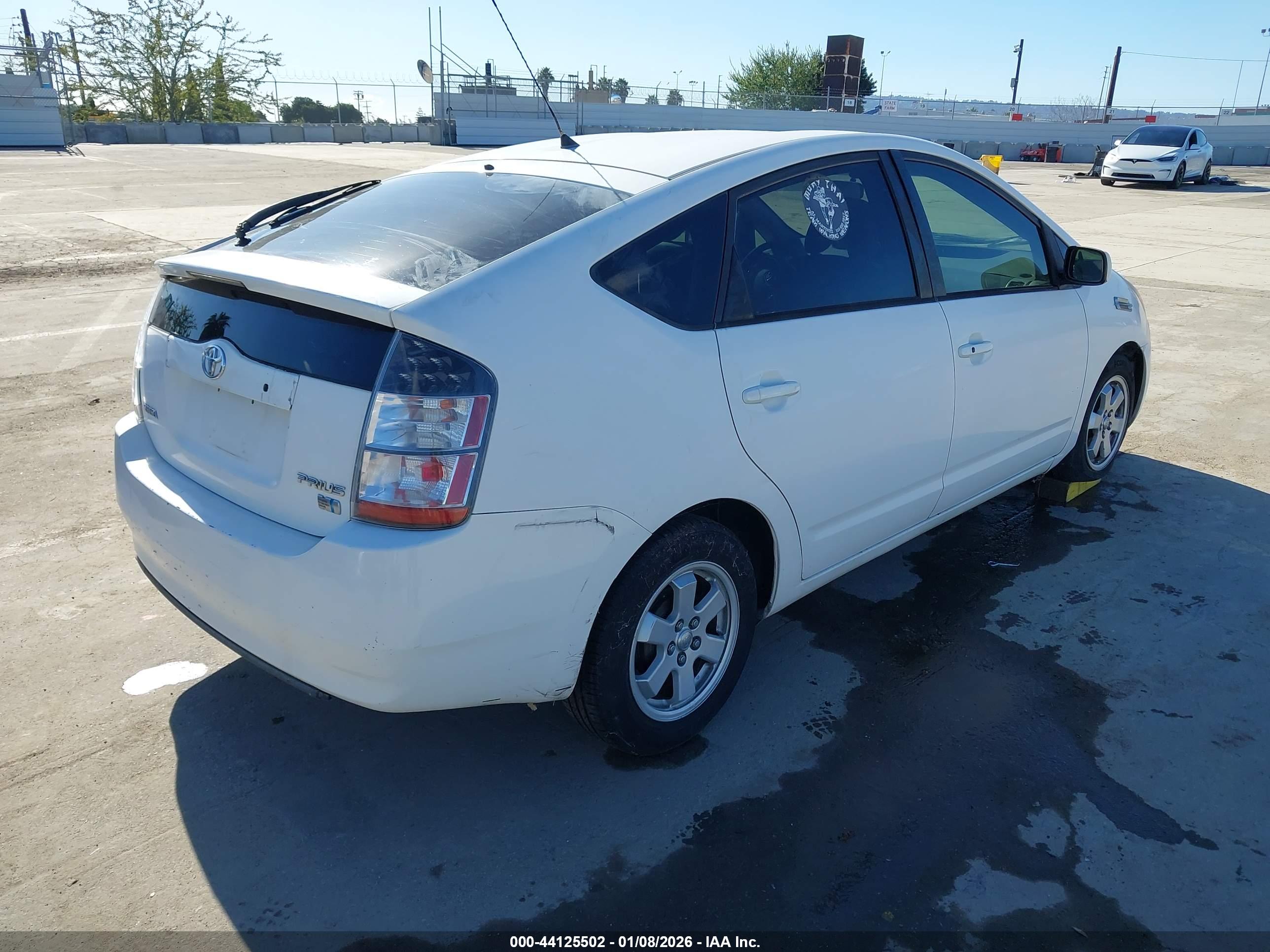 TOYOTA PRIUS image 4