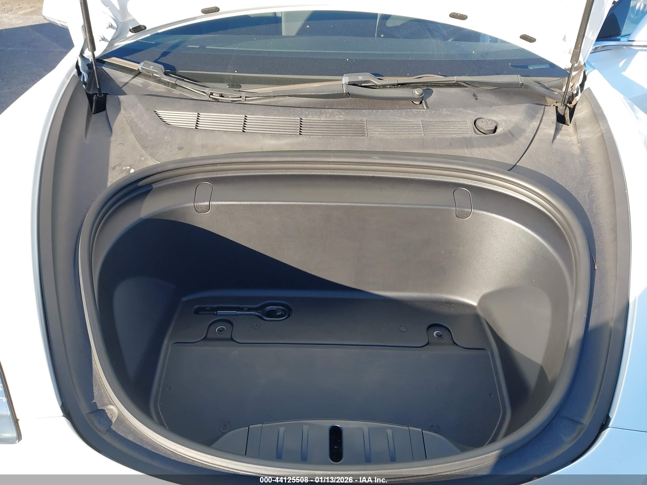 TESLA MODEL image 10