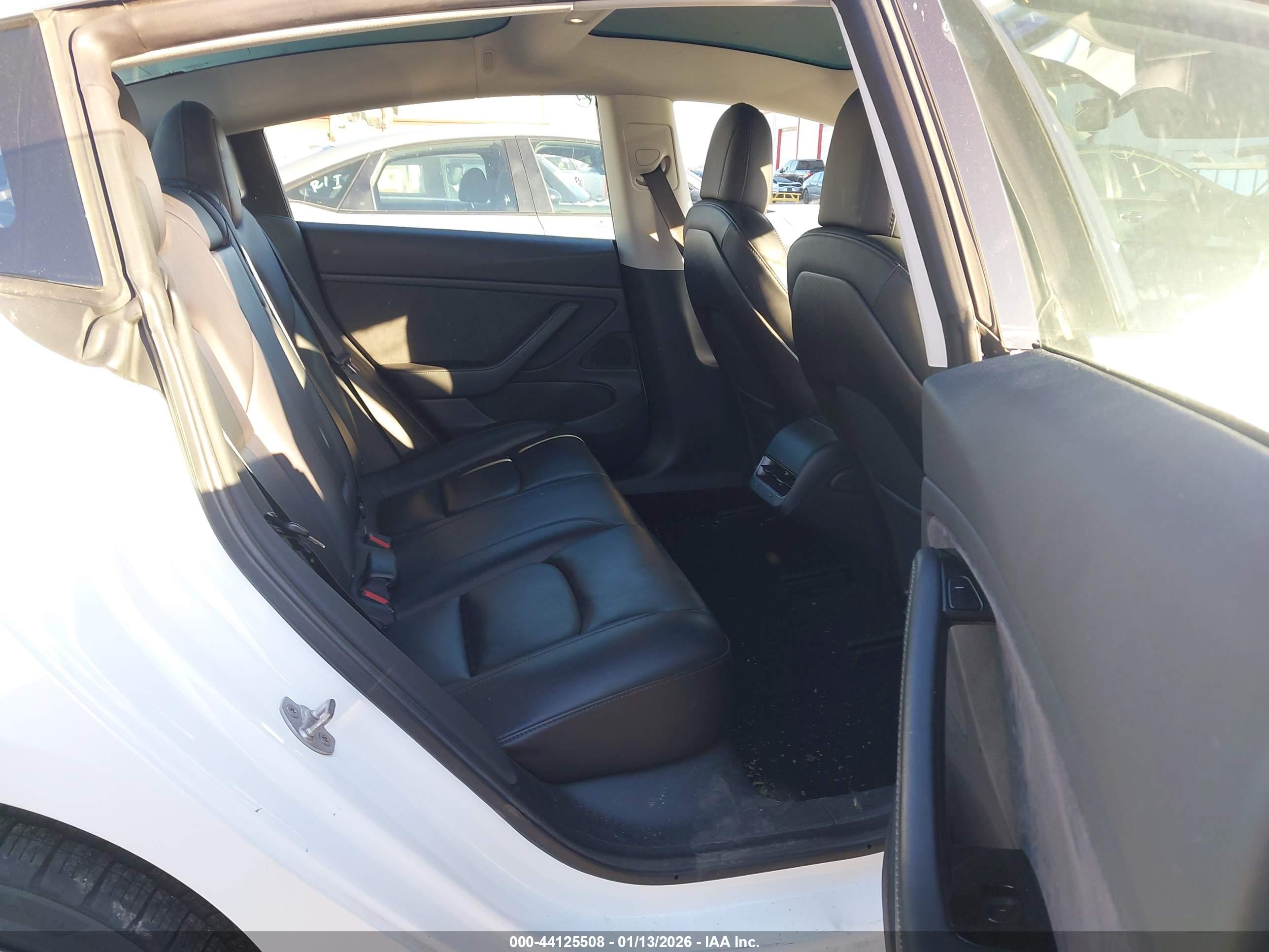 TESLA MODEL image 8