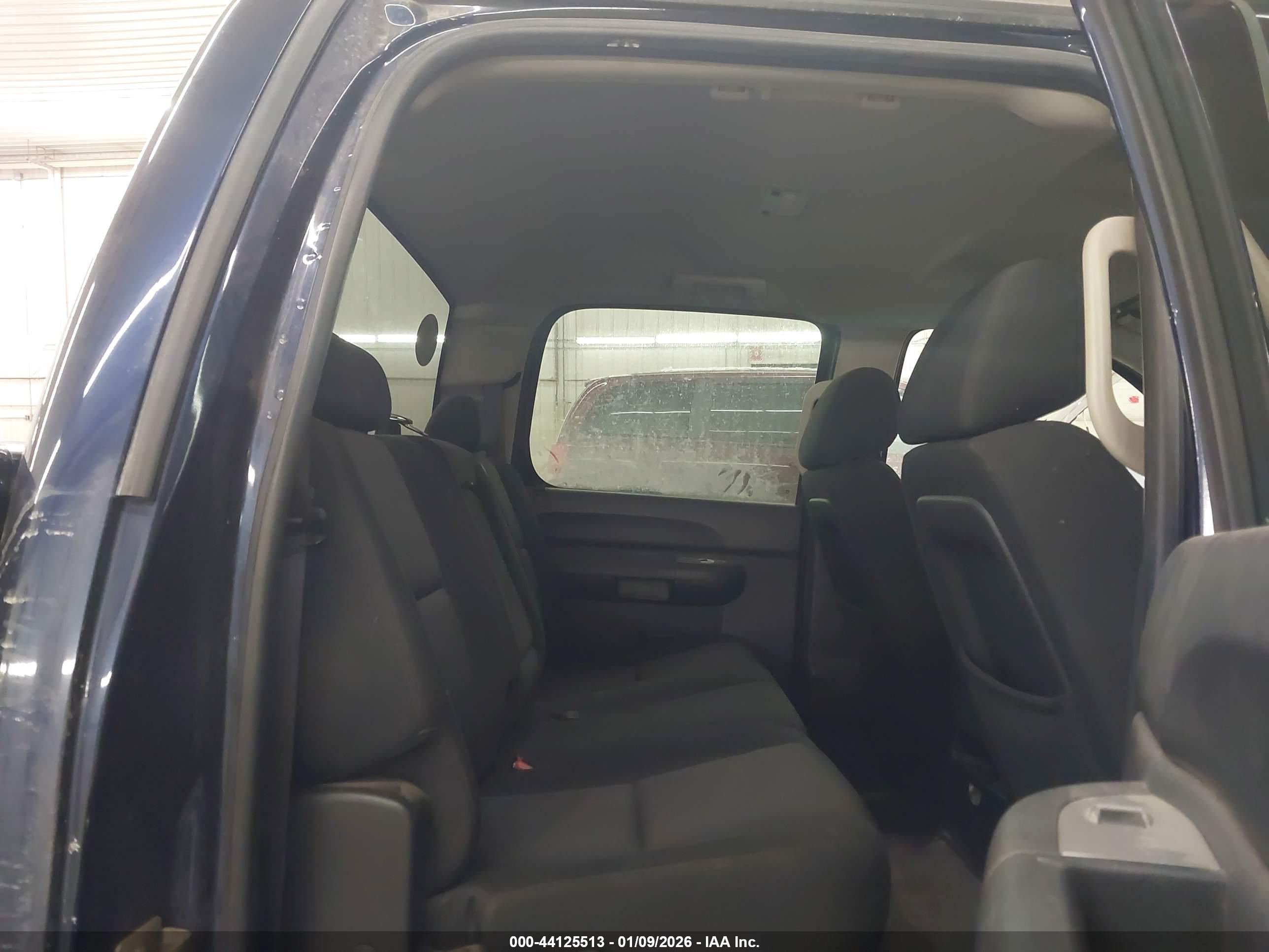 CHEVROLET SILVERADO image 8