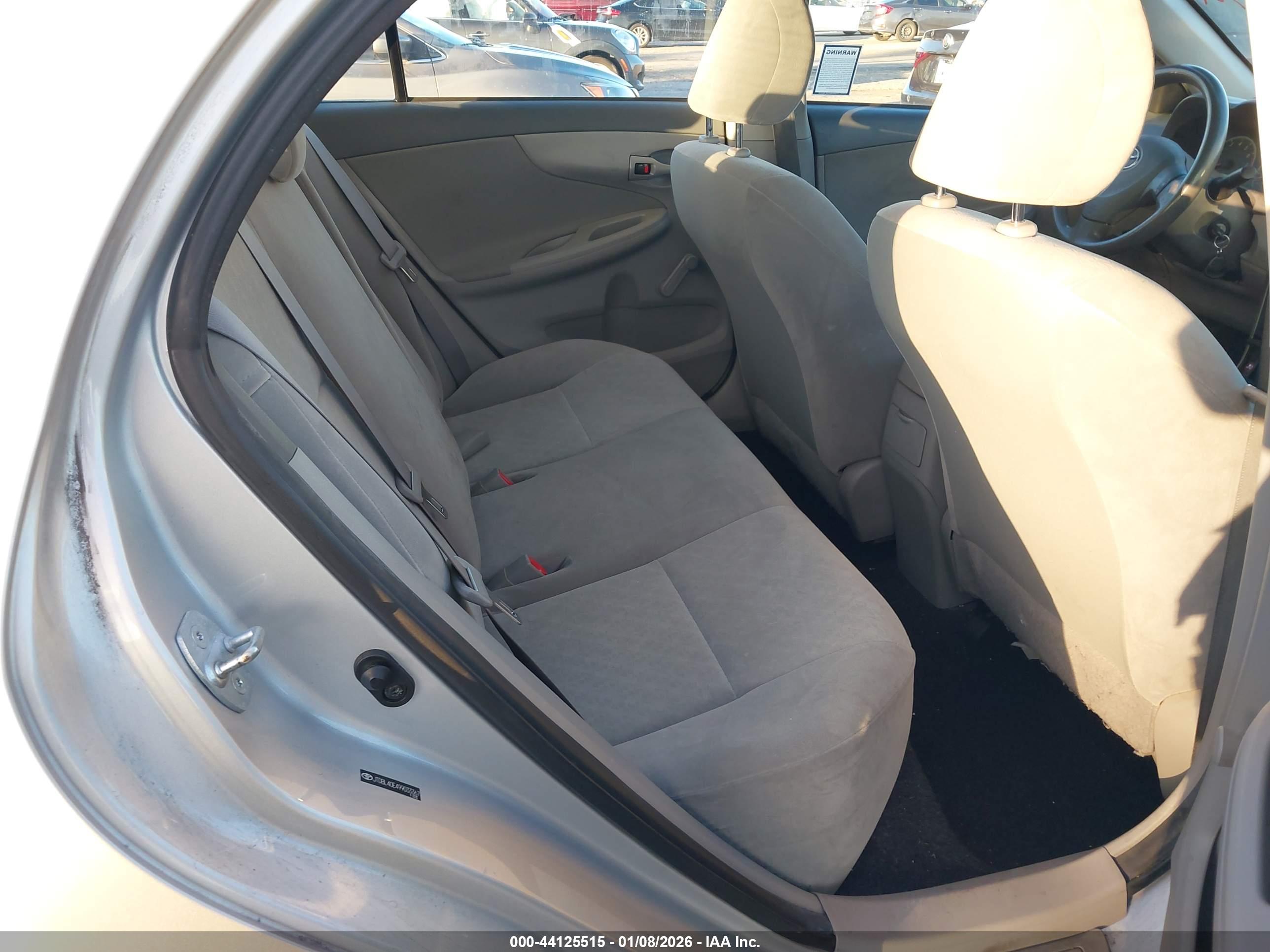 TOYOTA COROLLA image 8
