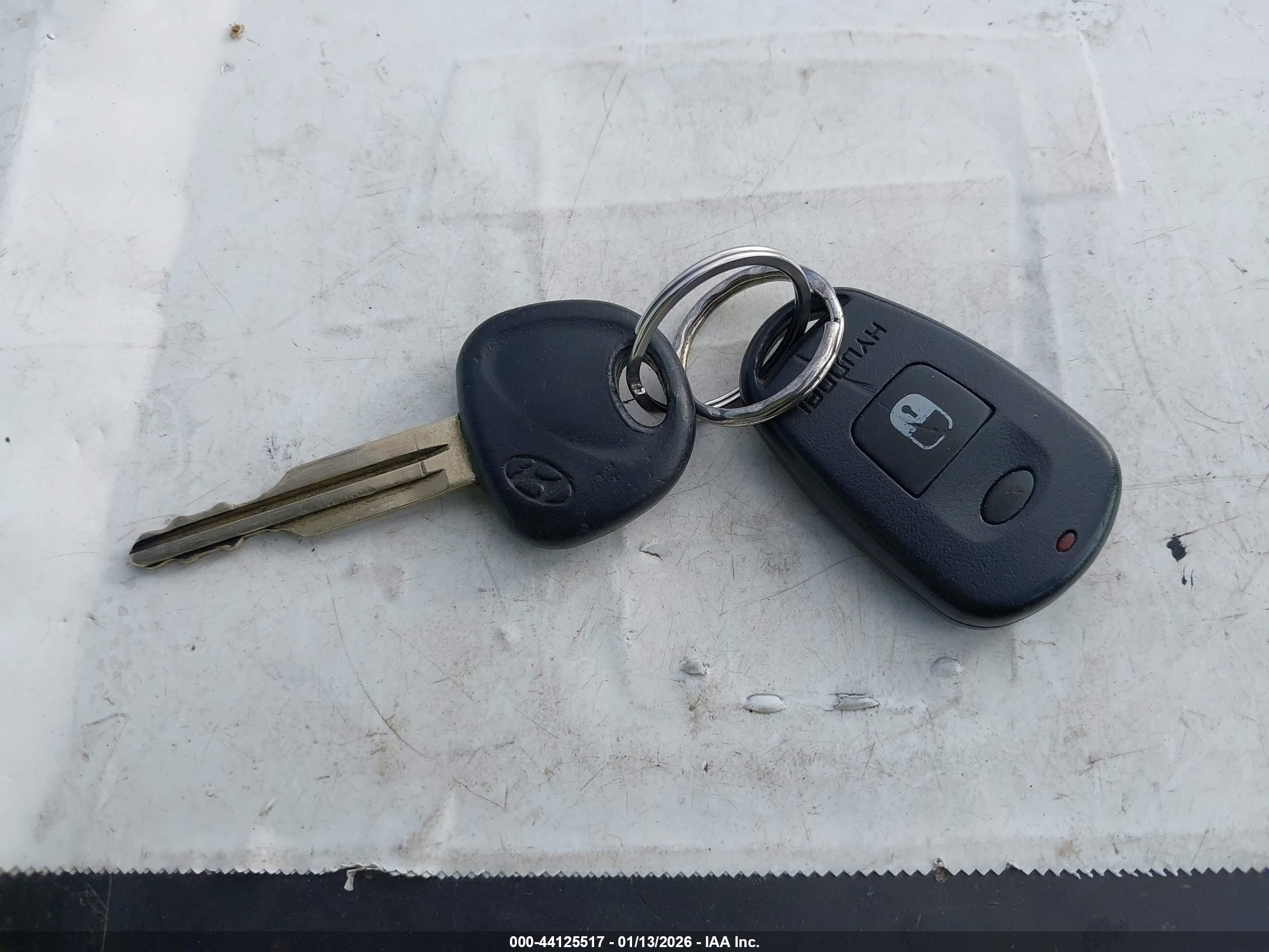 HYUNDAI ELANTRA image 11