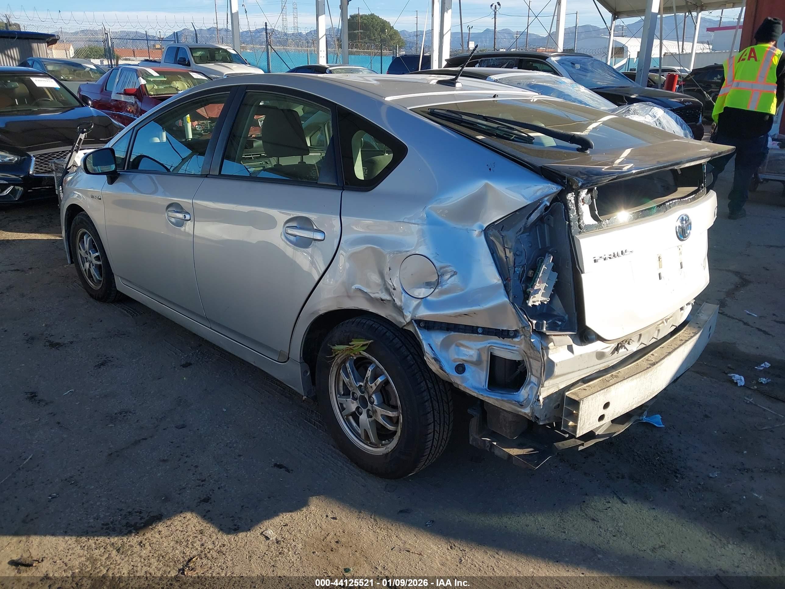 TOYOTA PRIUS image 3