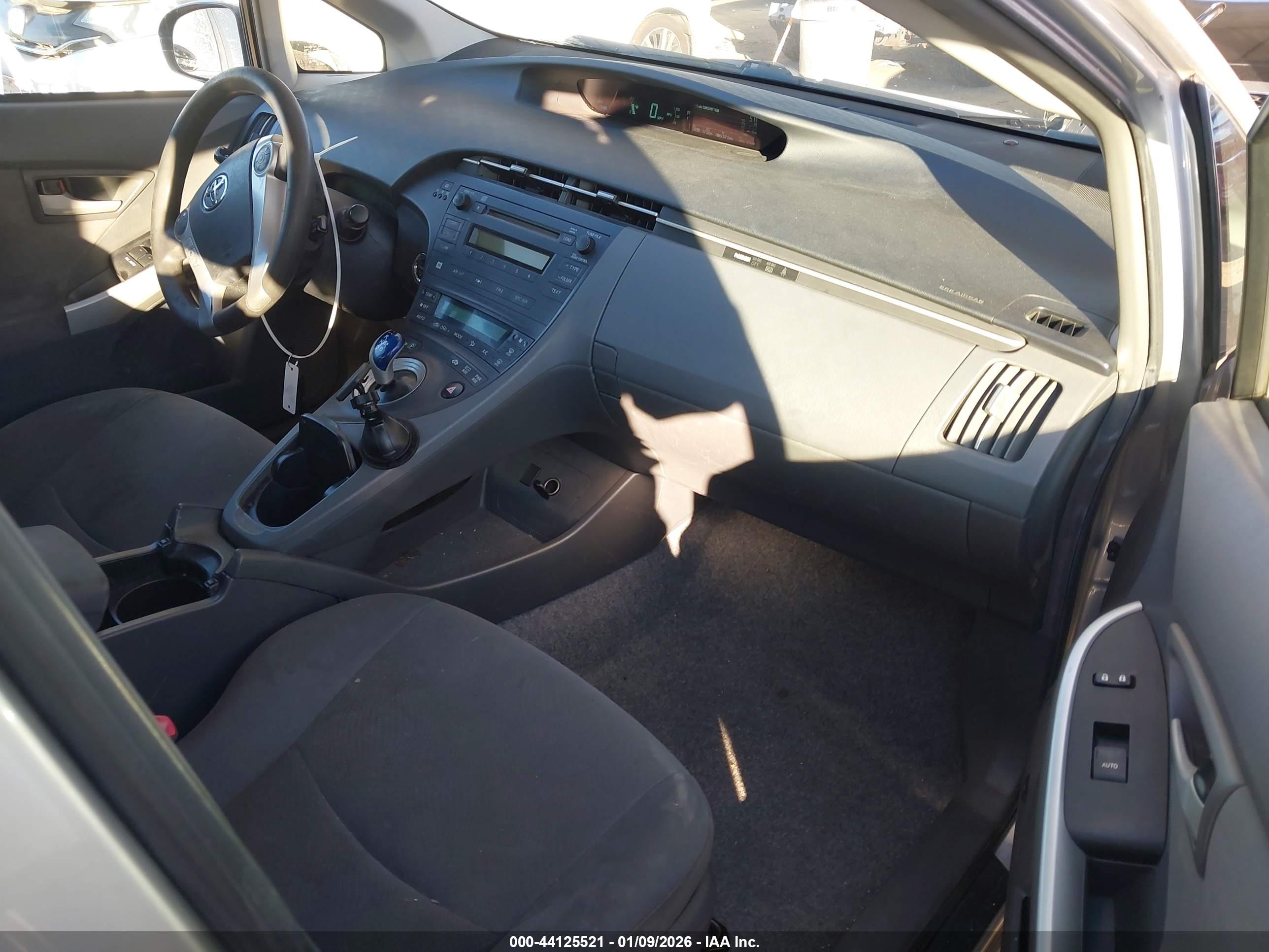 TOYOTA PRIUS image 5
