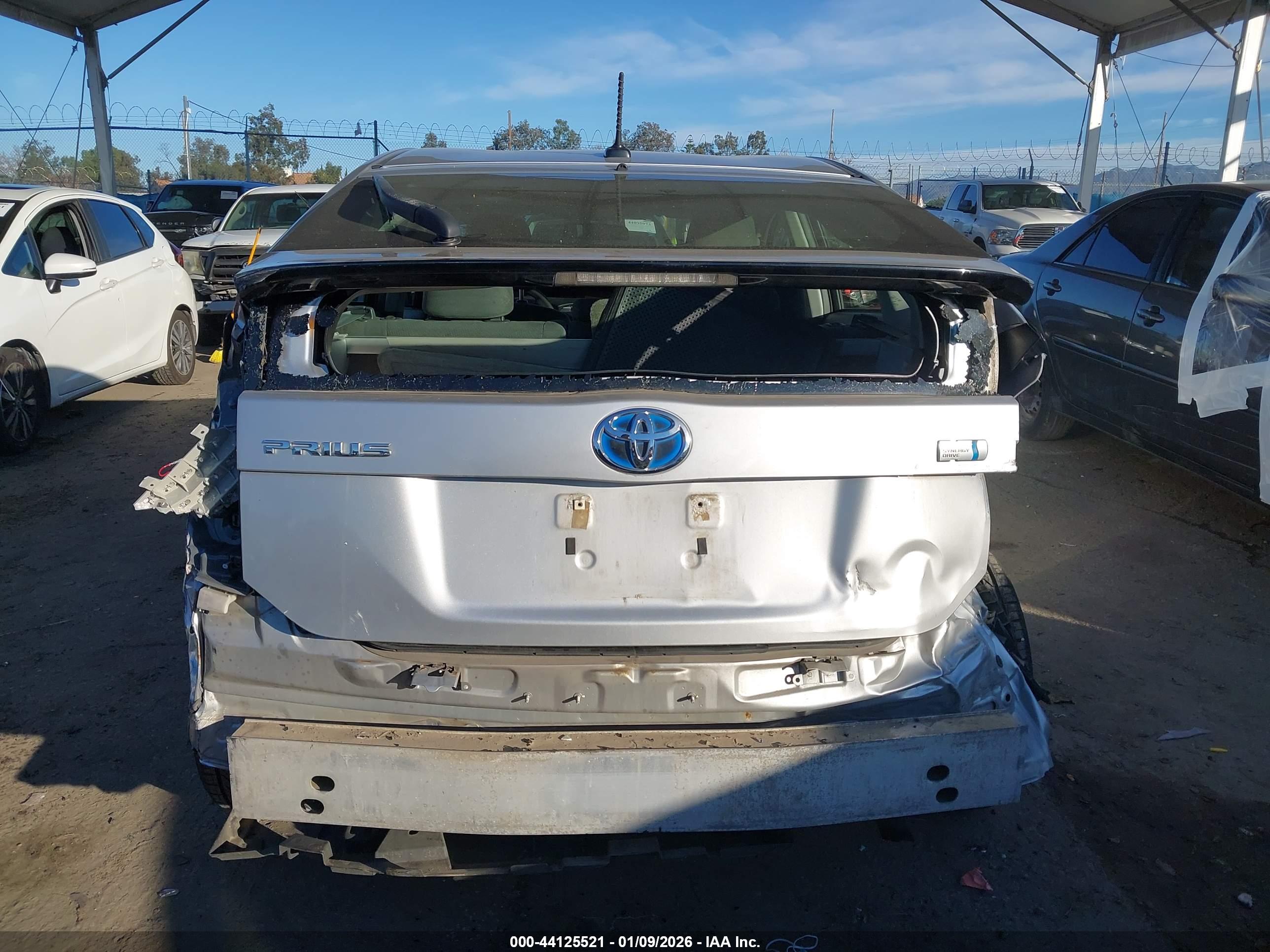 TOYOTA PRIUS image 6