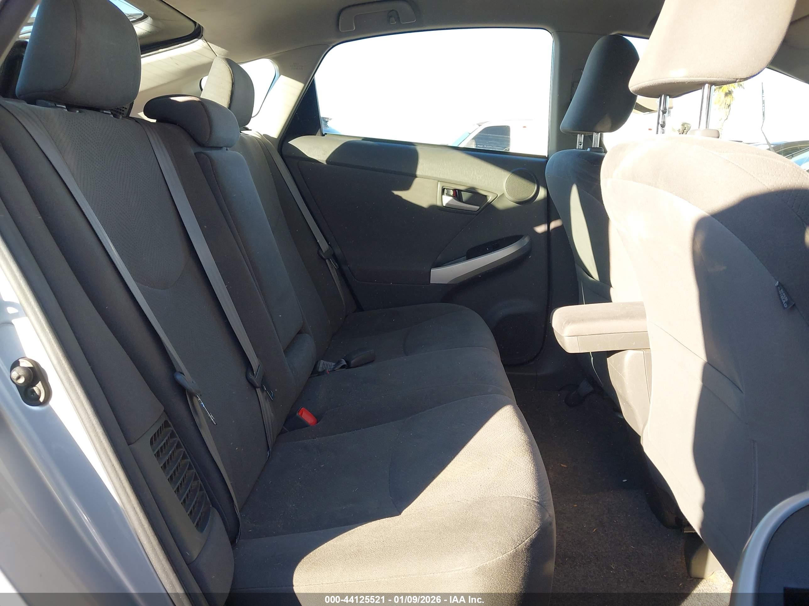 TOYOTA PRIUS image 8