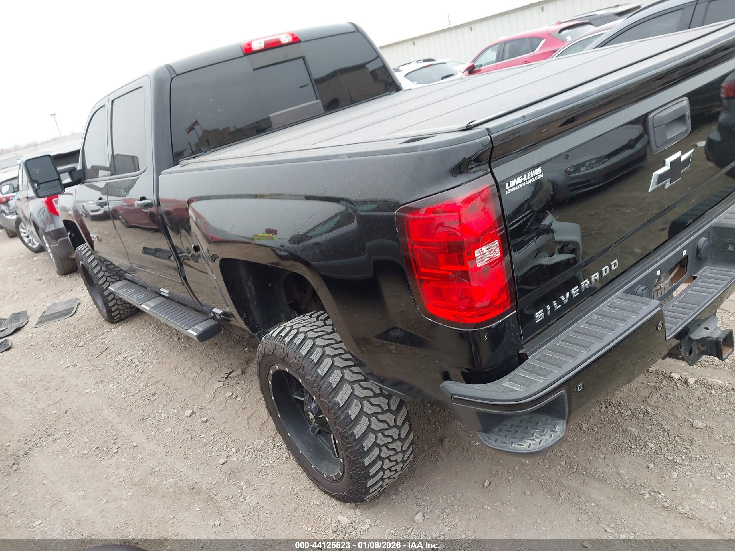 CHEVROLET SILVERADO image 3