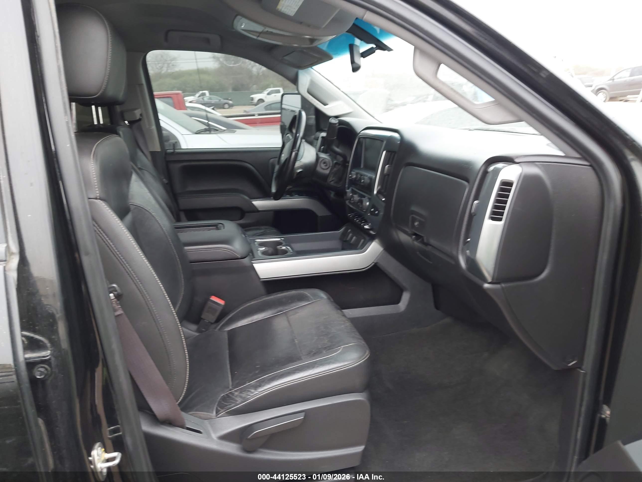 CHEVROLET SILVERADO image 5