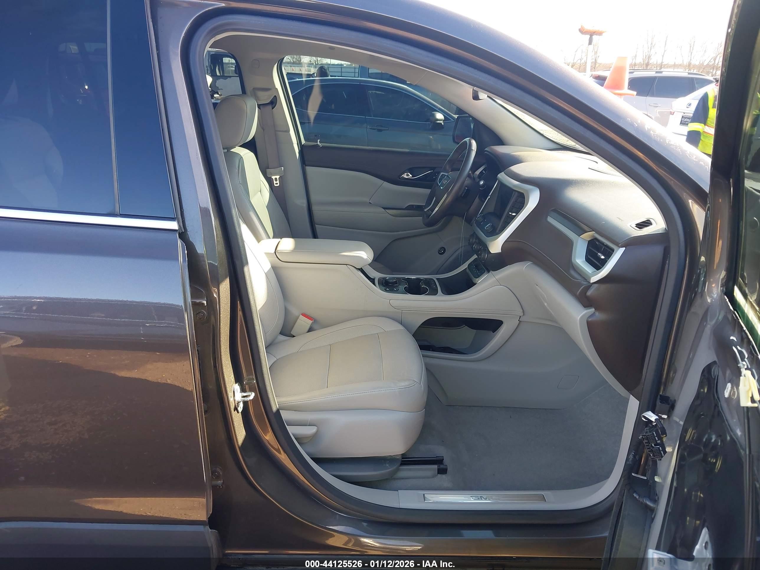 GMC ACADIA image 5