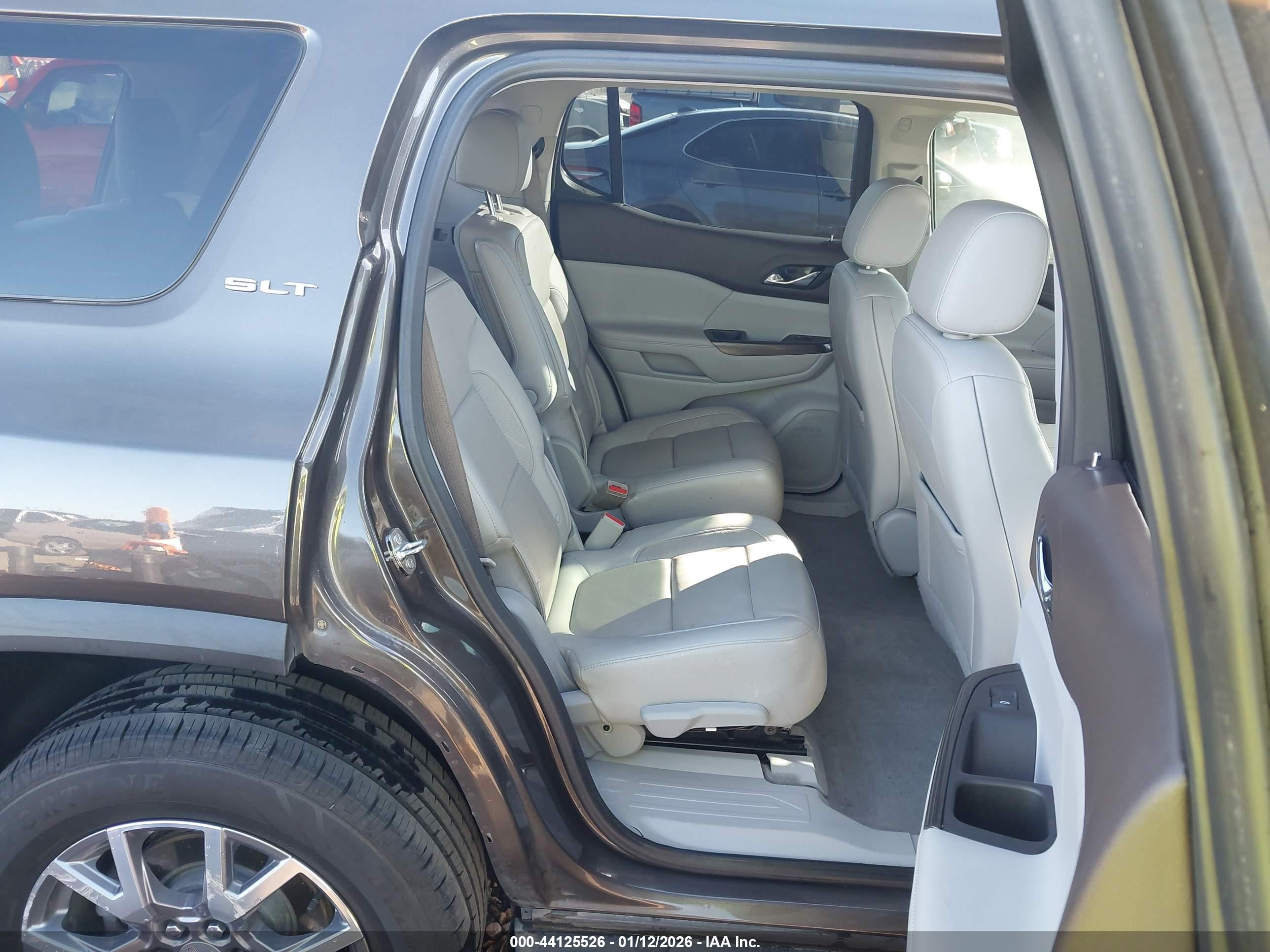 GMC ACADIA image 8