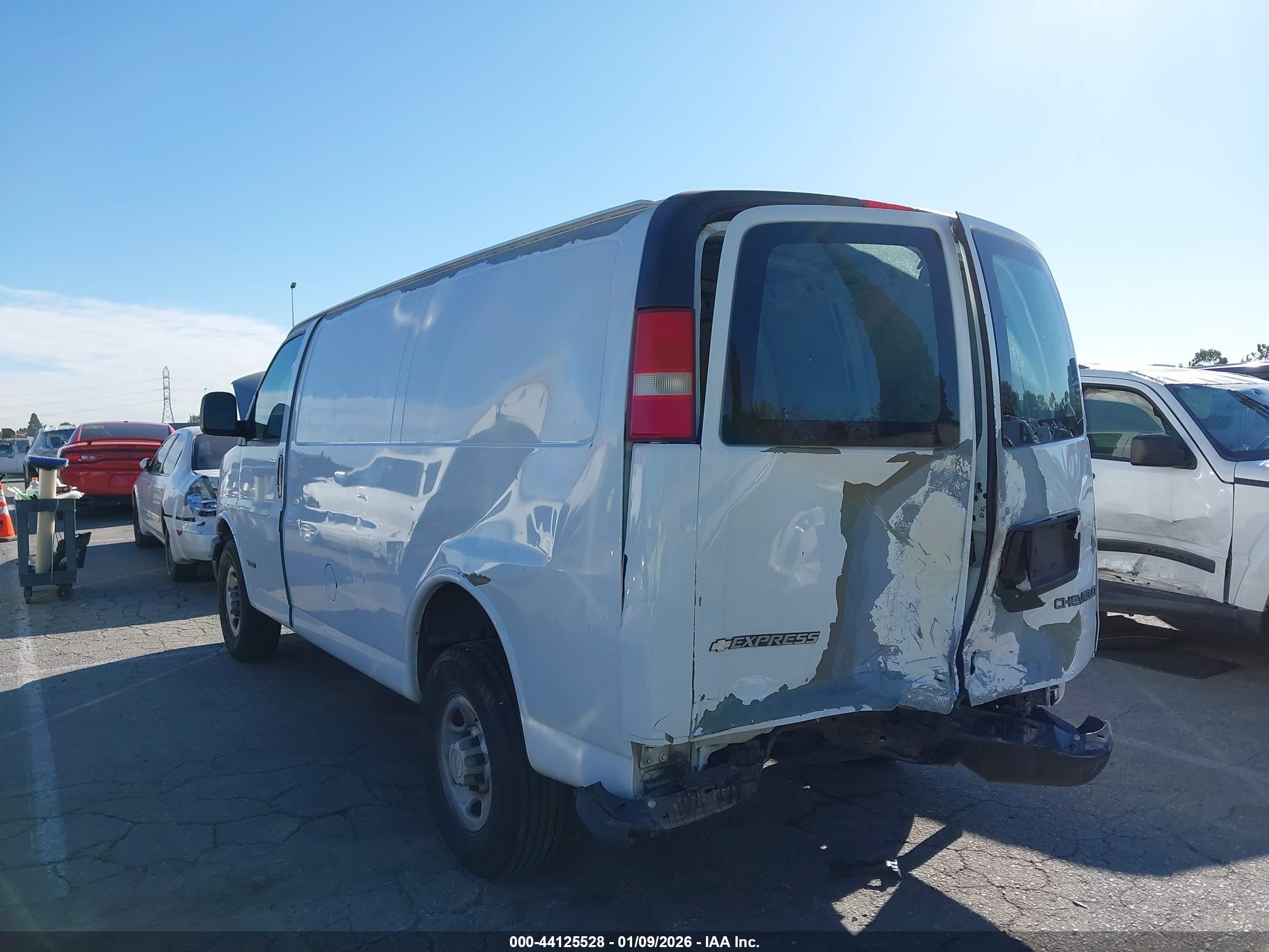 CHEVROLET EXPRESS image 3