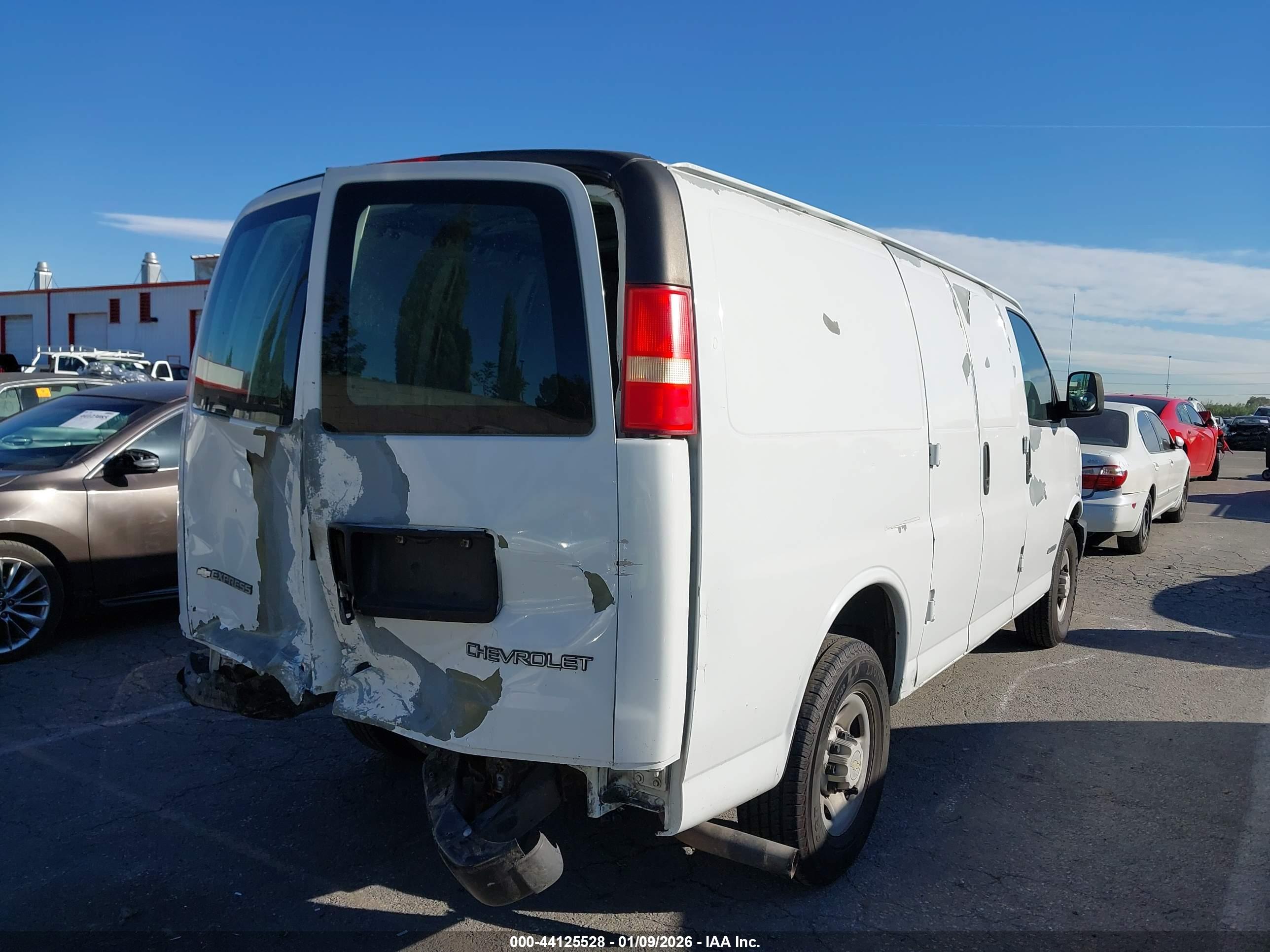 CHEVROLET EXPRESS image 4