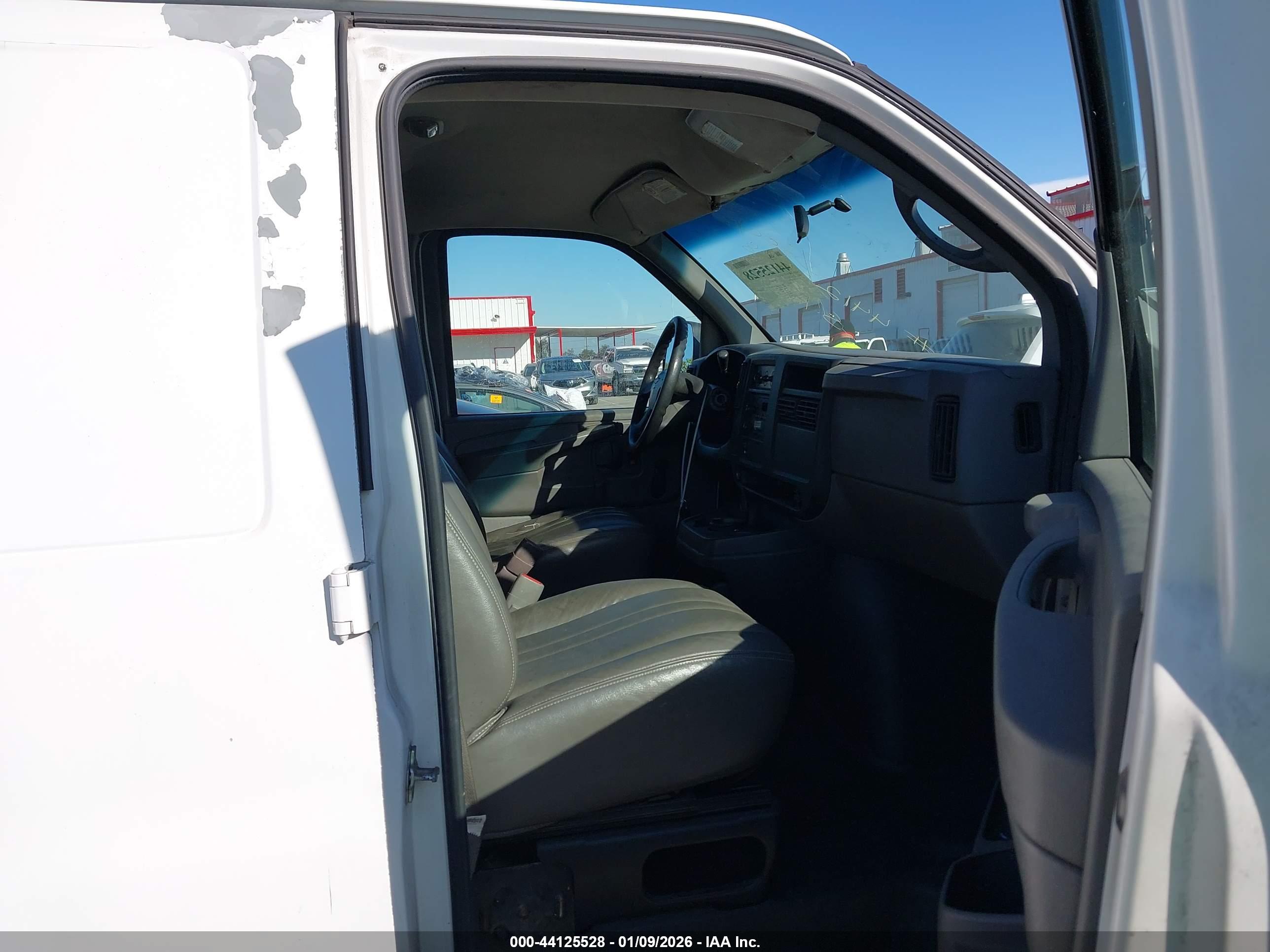 CHEVROLET EXPRESS image 5