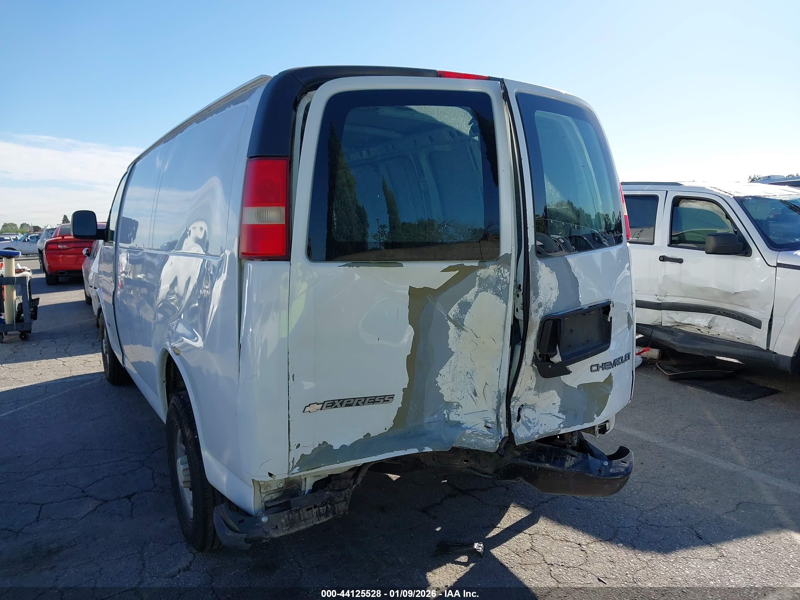 CHEVROLET EXPRESS image 6