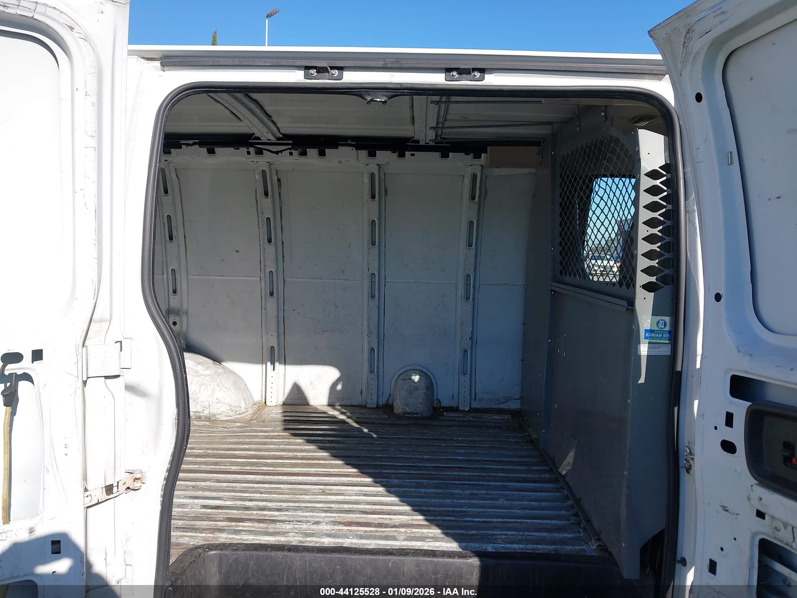 CHEVROLET EXPRESS image 8