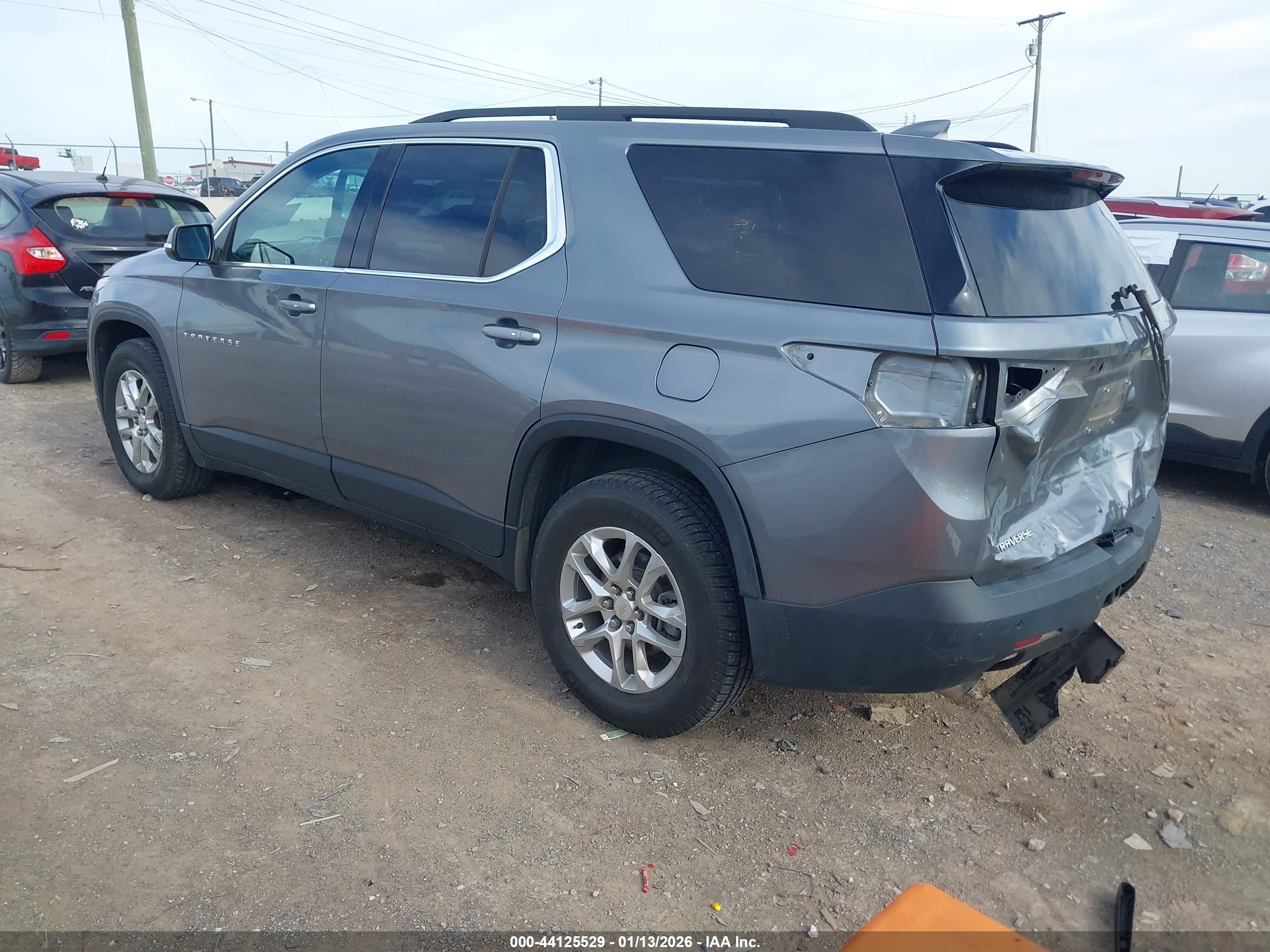 CHEVROLET TRAVERSE image 3