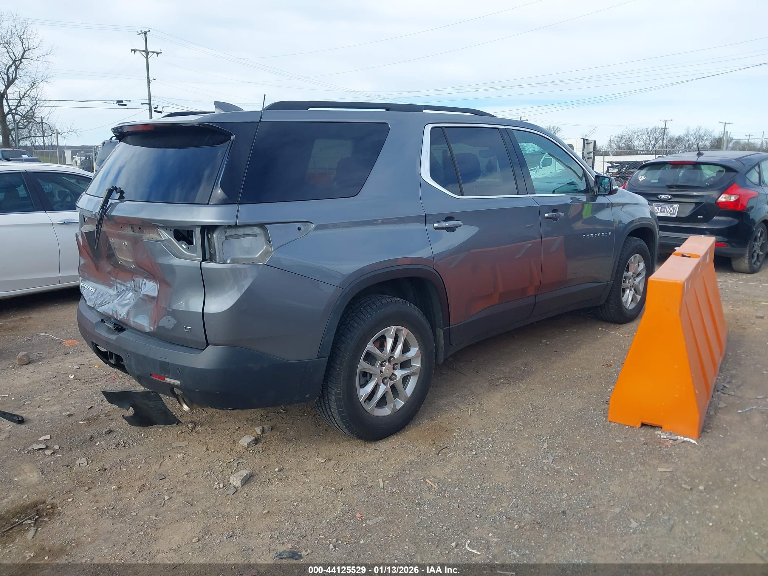CHEVROLET TRAVERSE image 4
