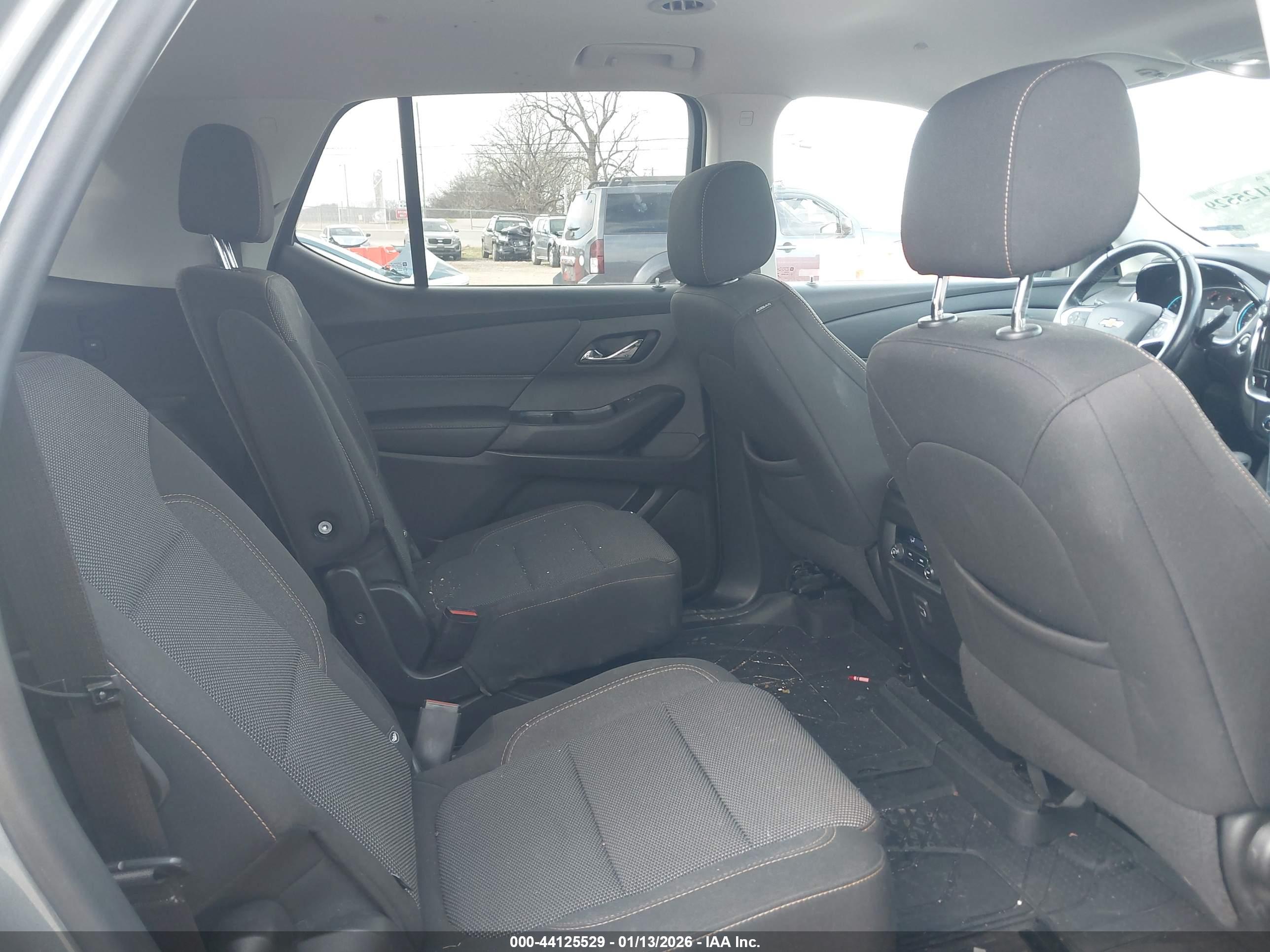 CHEVROLET TRAVERSE image 8