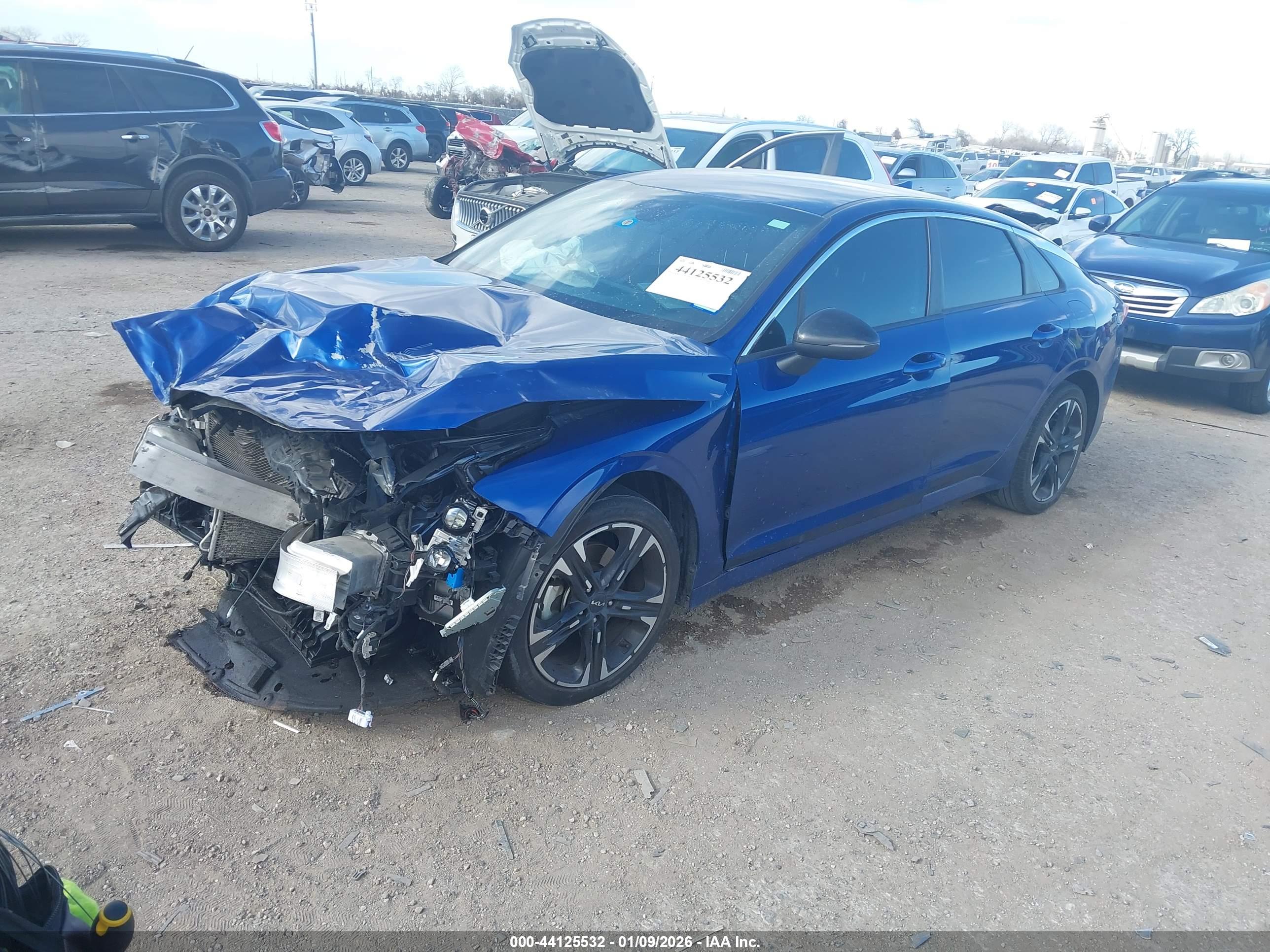 KIA K5 image 2