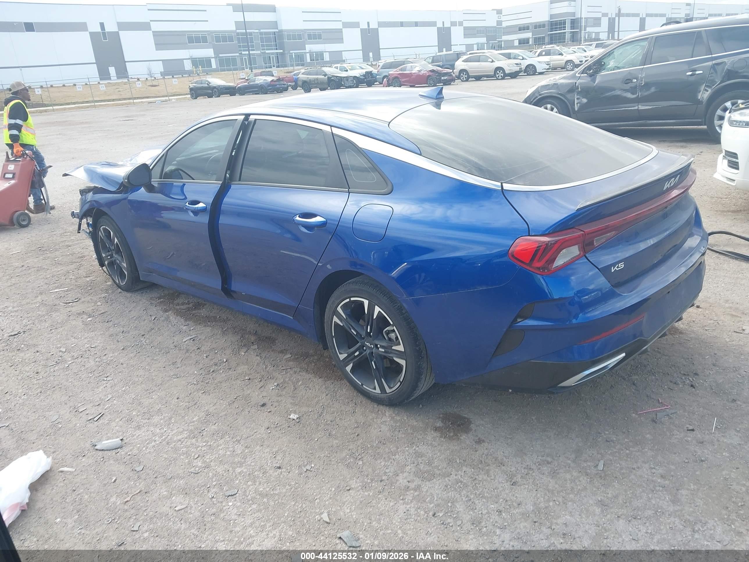KIA K5 image 3