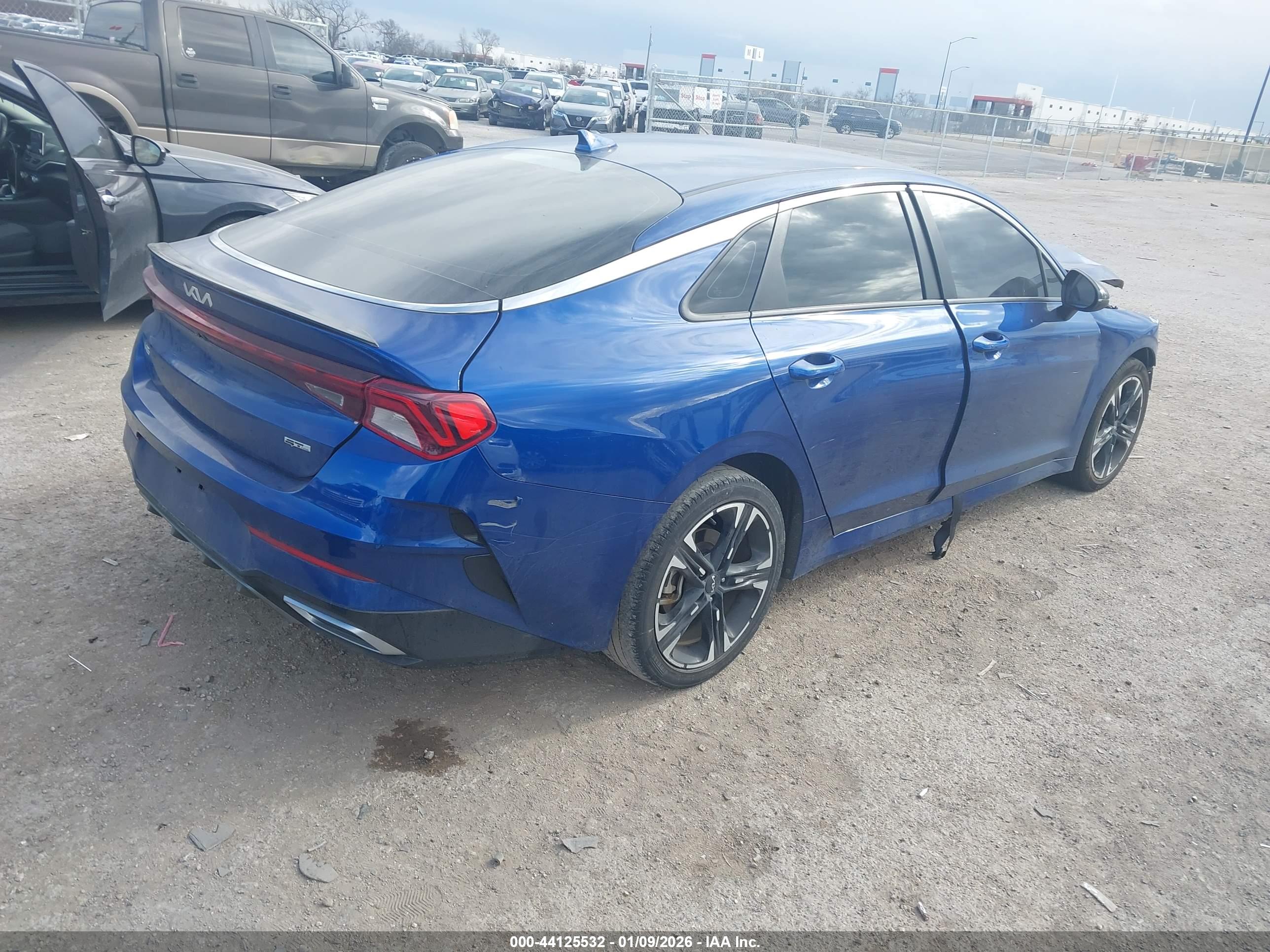 KIA K5 image 4