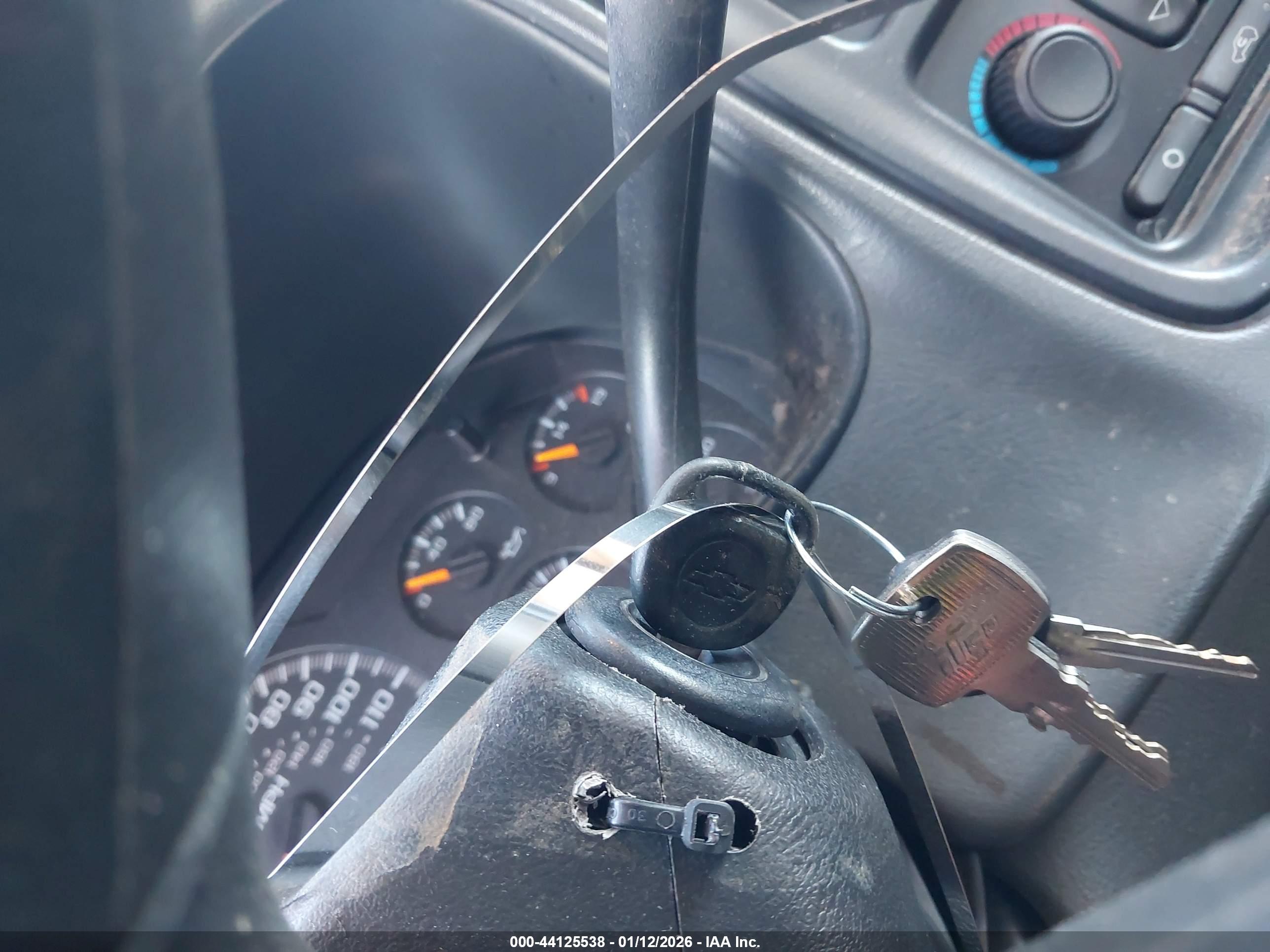 CHEVROLET SILVERADO image 11