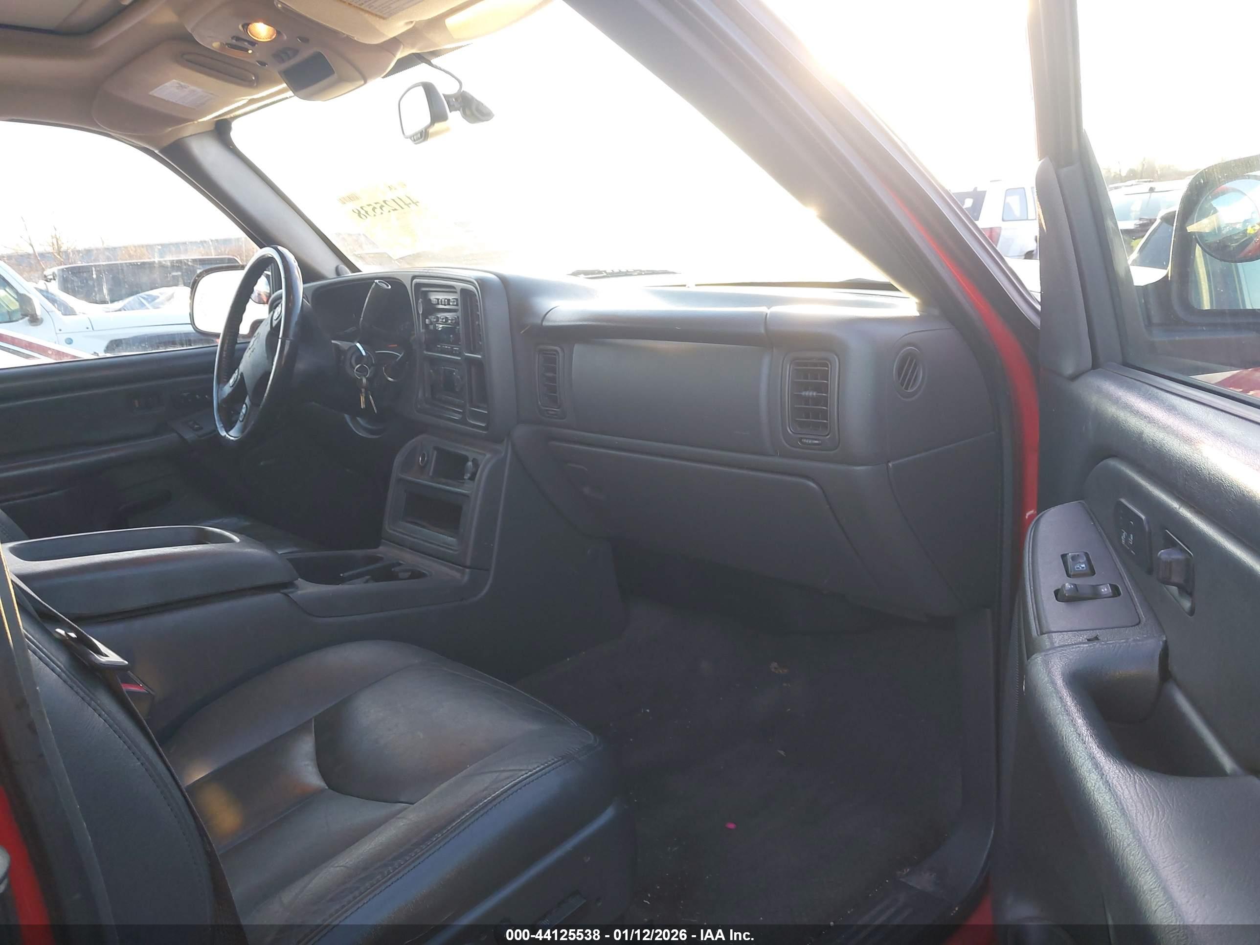 CHEVROLET SILVERADO image 5