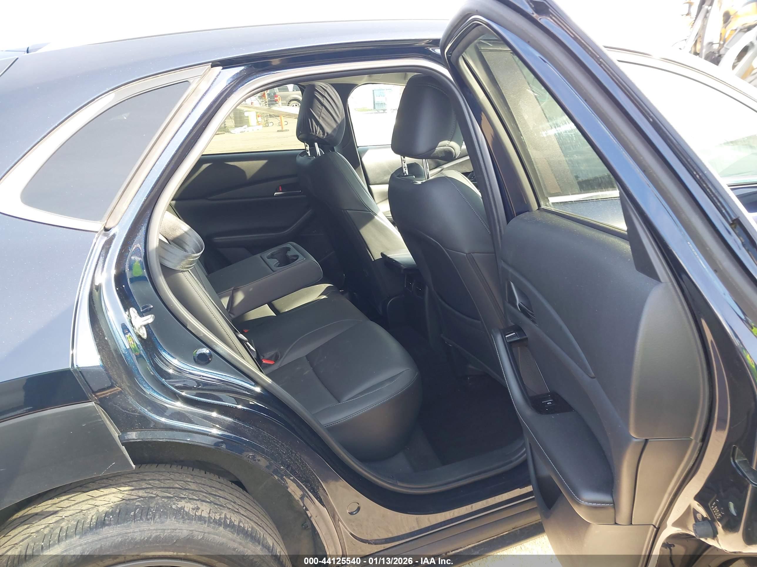 MAZDA CX-30 image 8