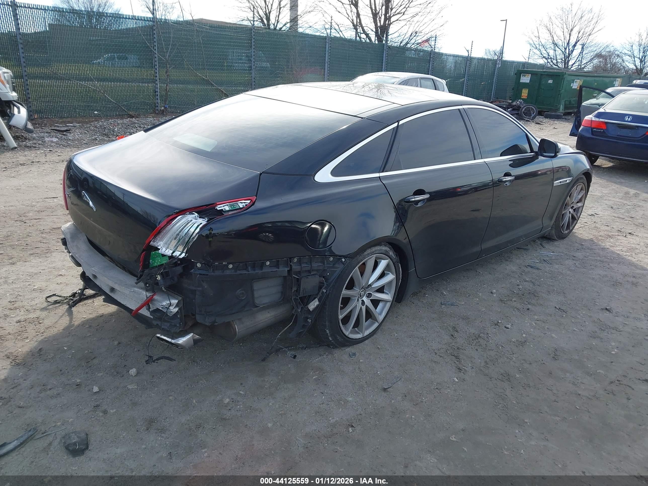JAGUAR XJ image 4