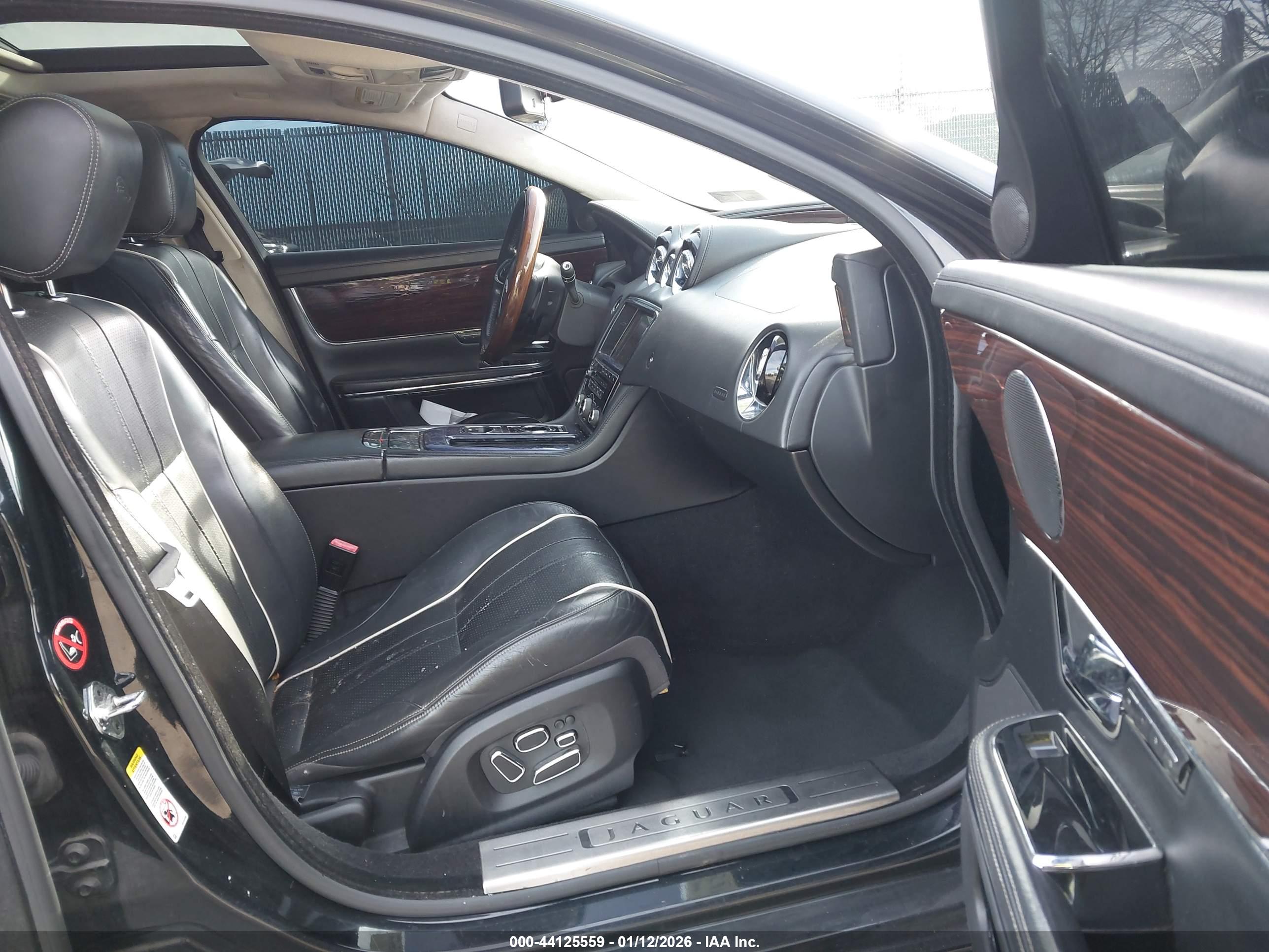 JAGUAR XJ image 5