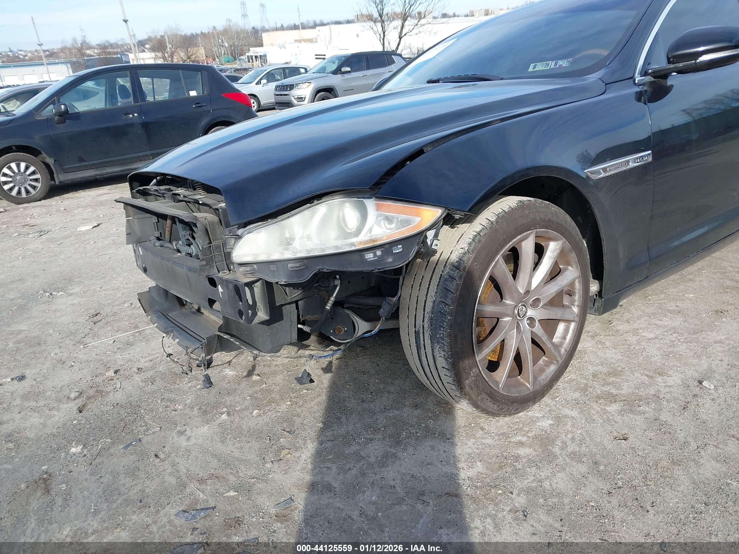 JAGUAR XJ image 6