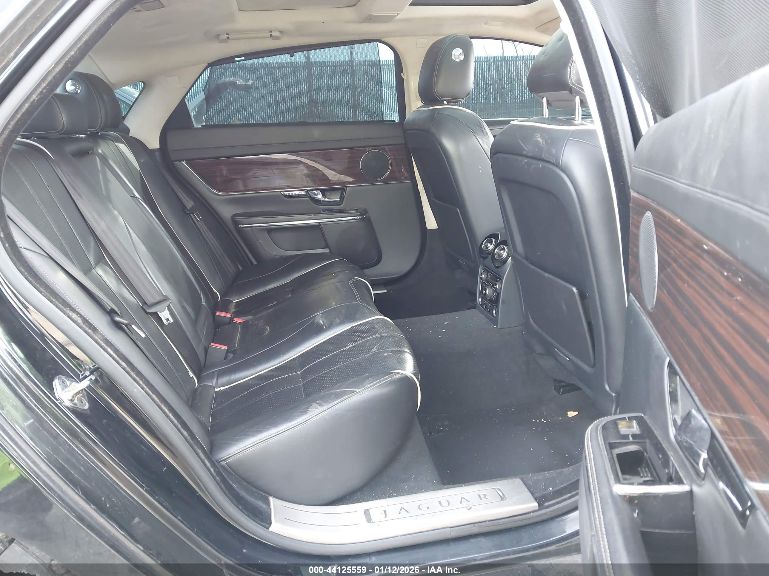 JAGUAR XJ image 8