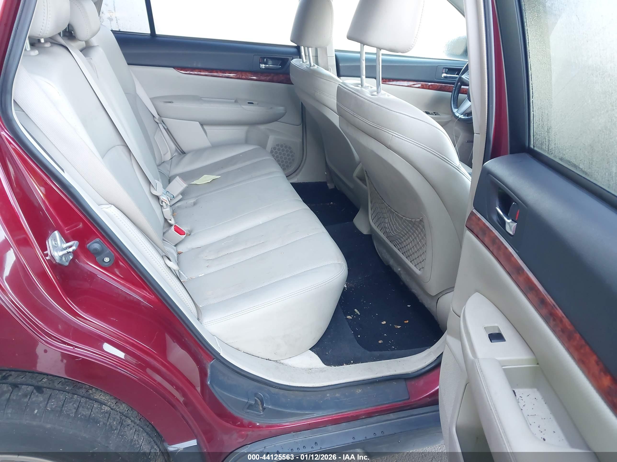 SUBARU OUTBACK image 8