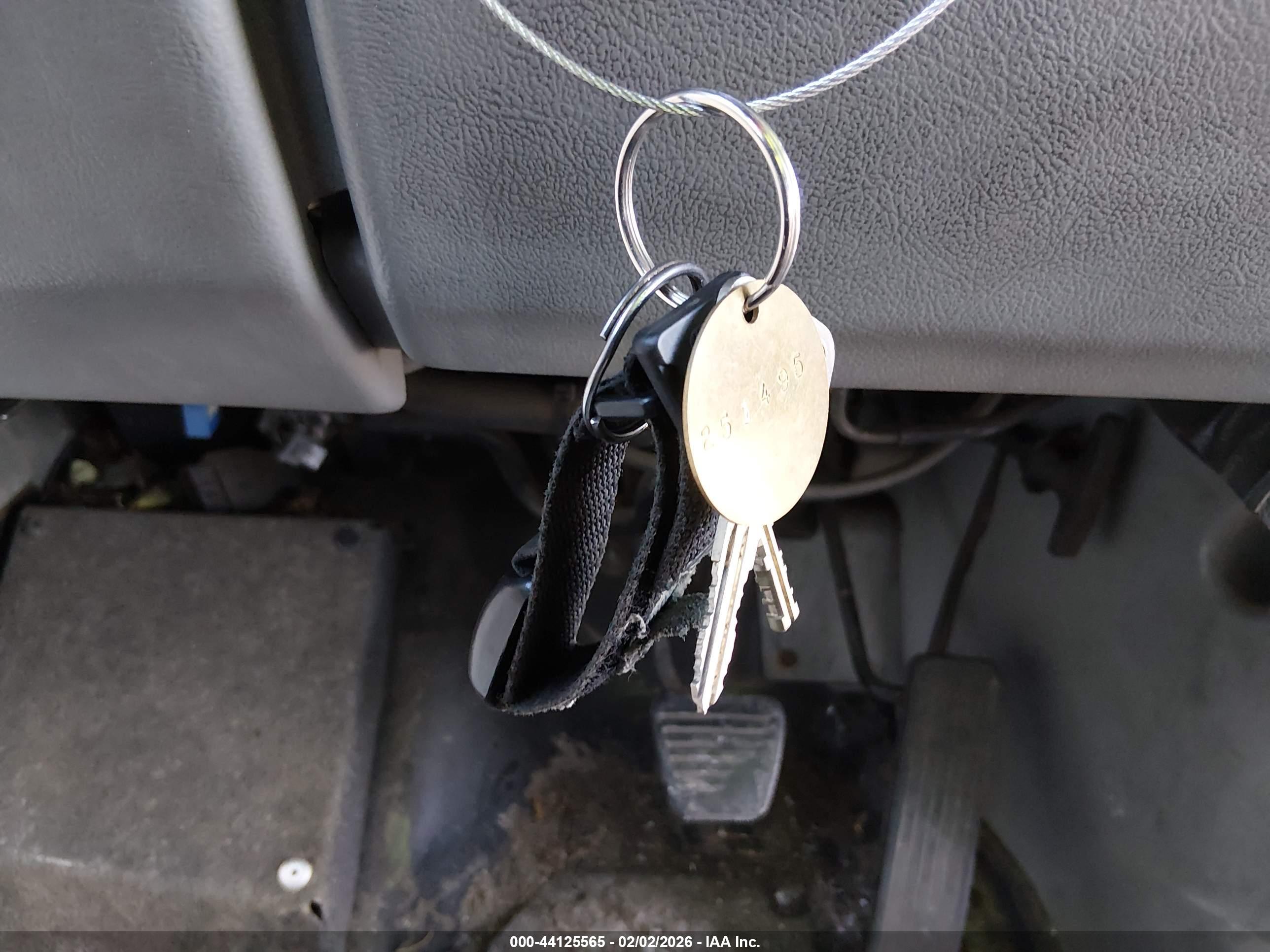 ISUZU COMMERCIAL image 11