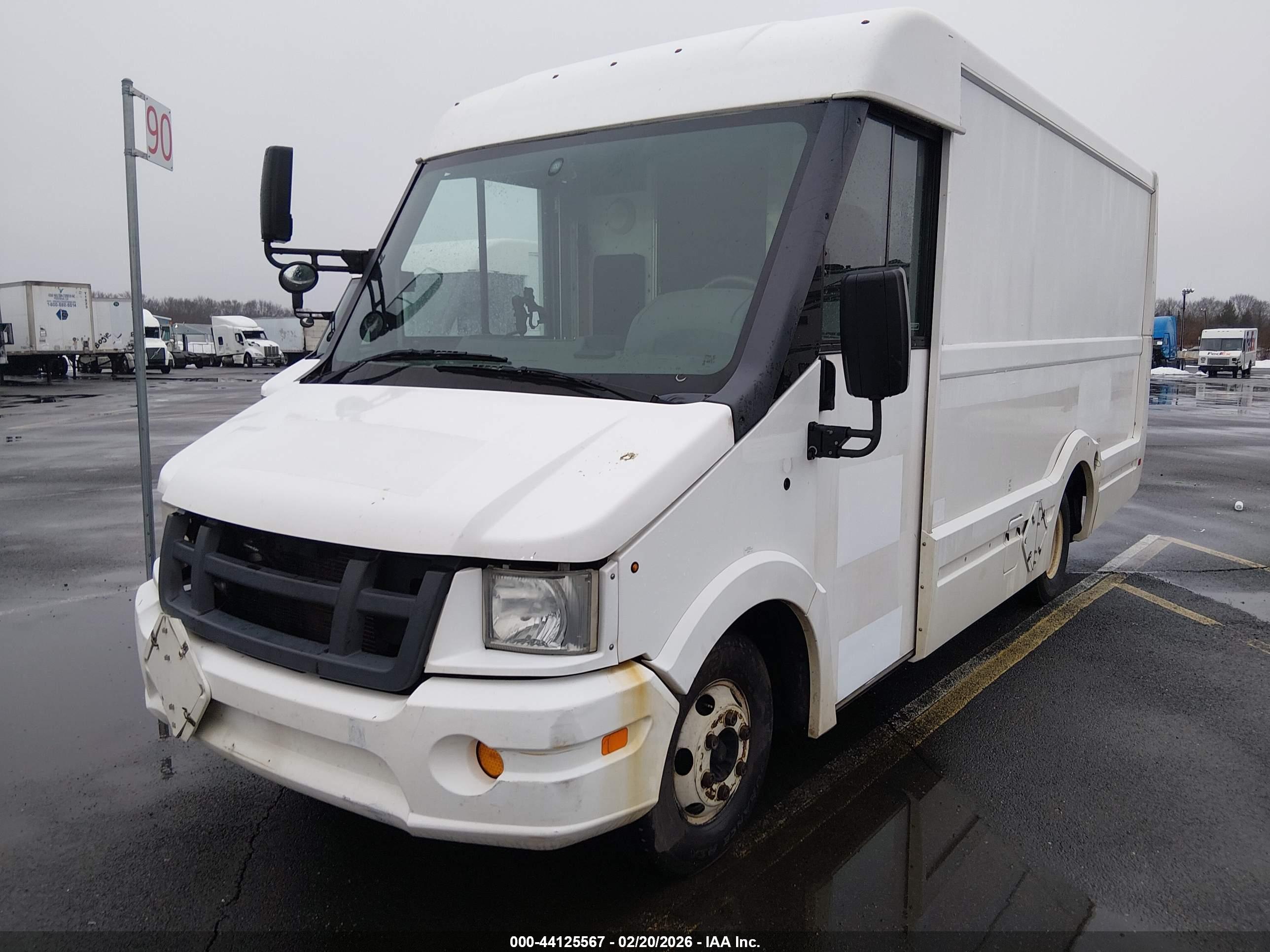 ISUZU COMMERCIAL image 2