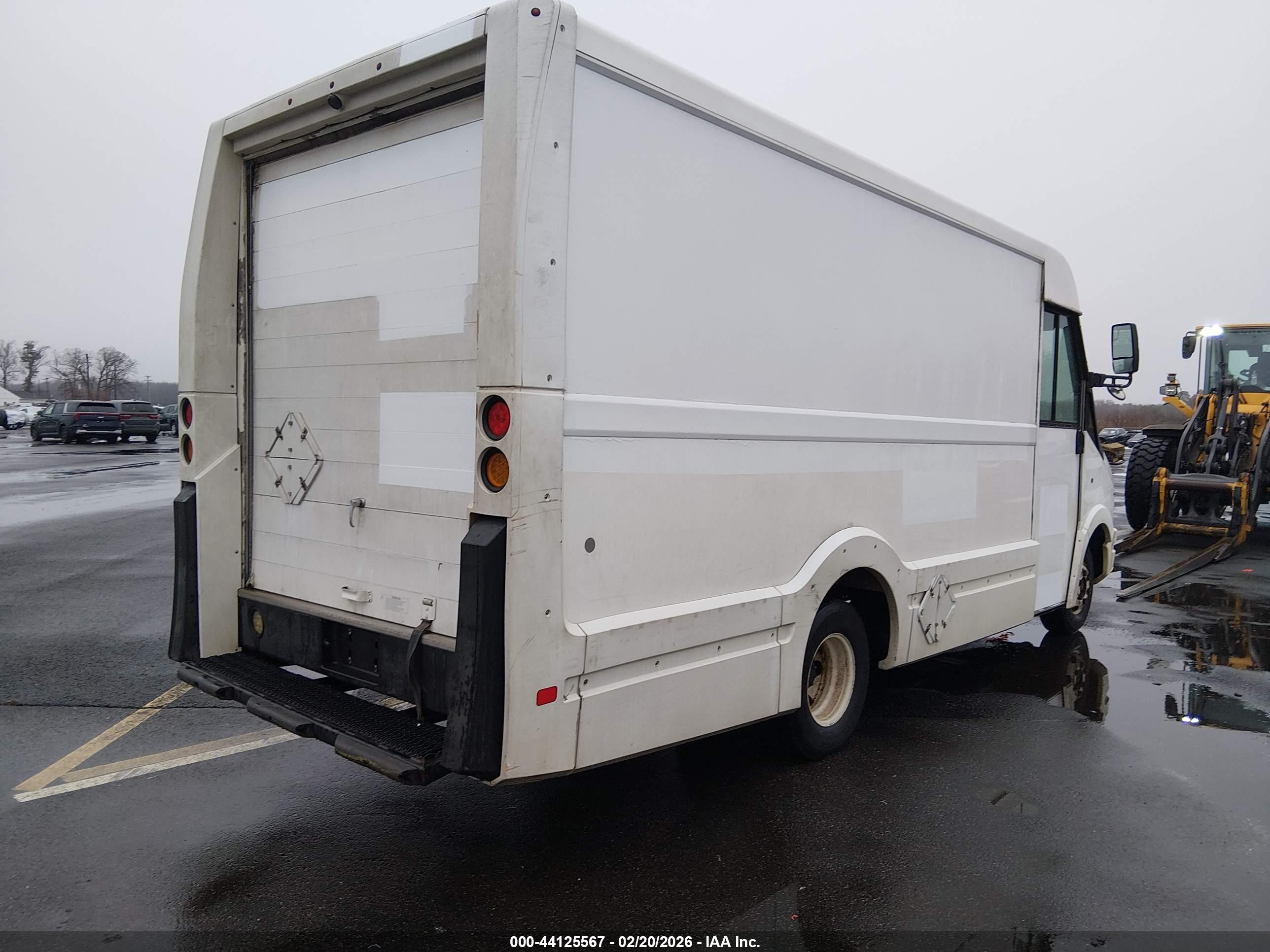 ISUZU COMMERCIAL image 4