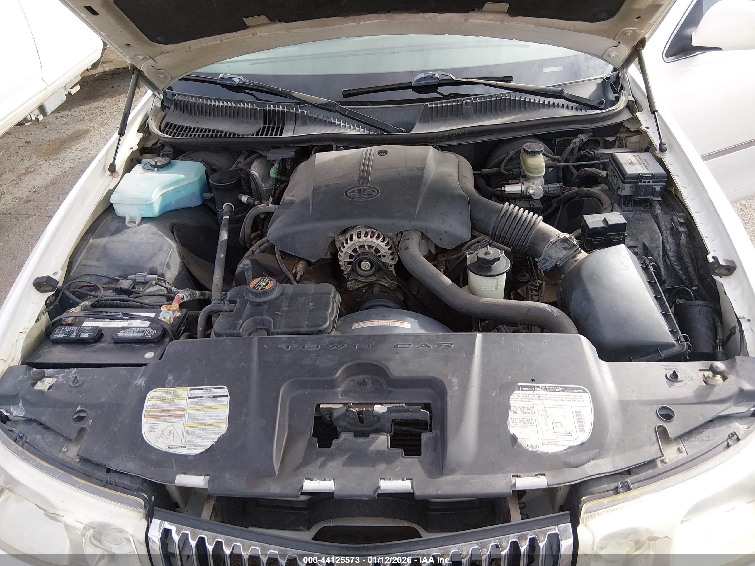 LINCOLN TOWN image 10
