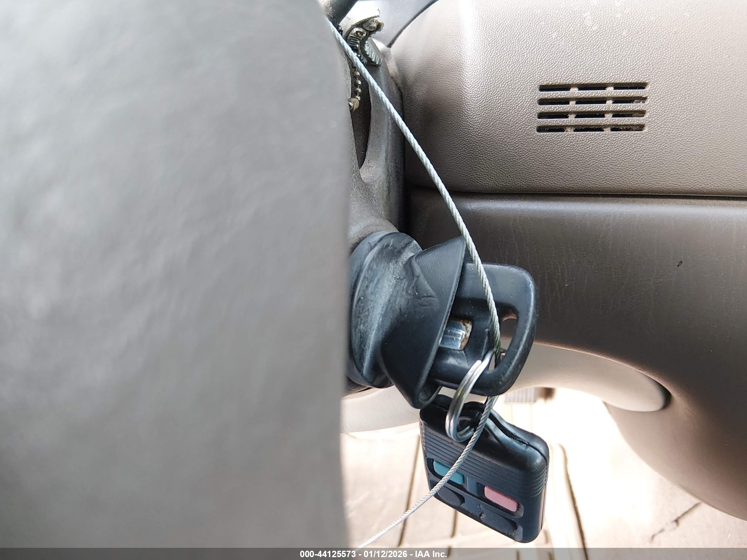 LINCOLN TOWN image 11
