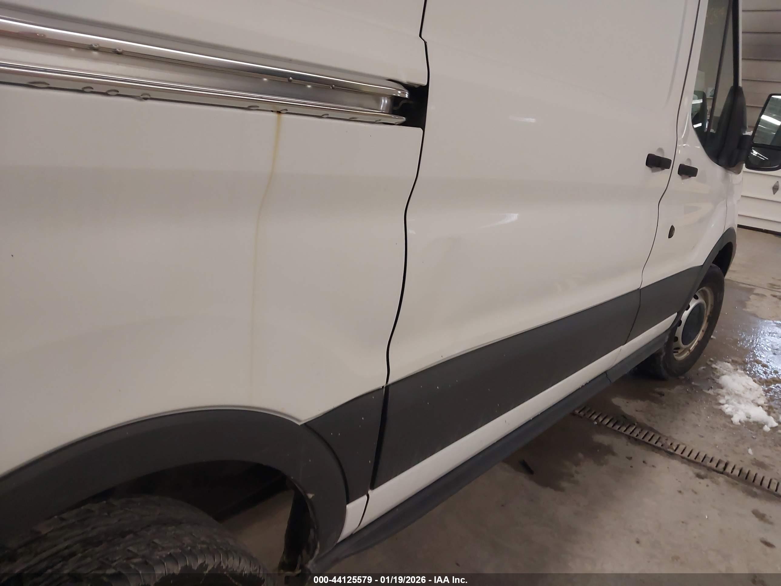 FORD TRANSIT-250 image 6