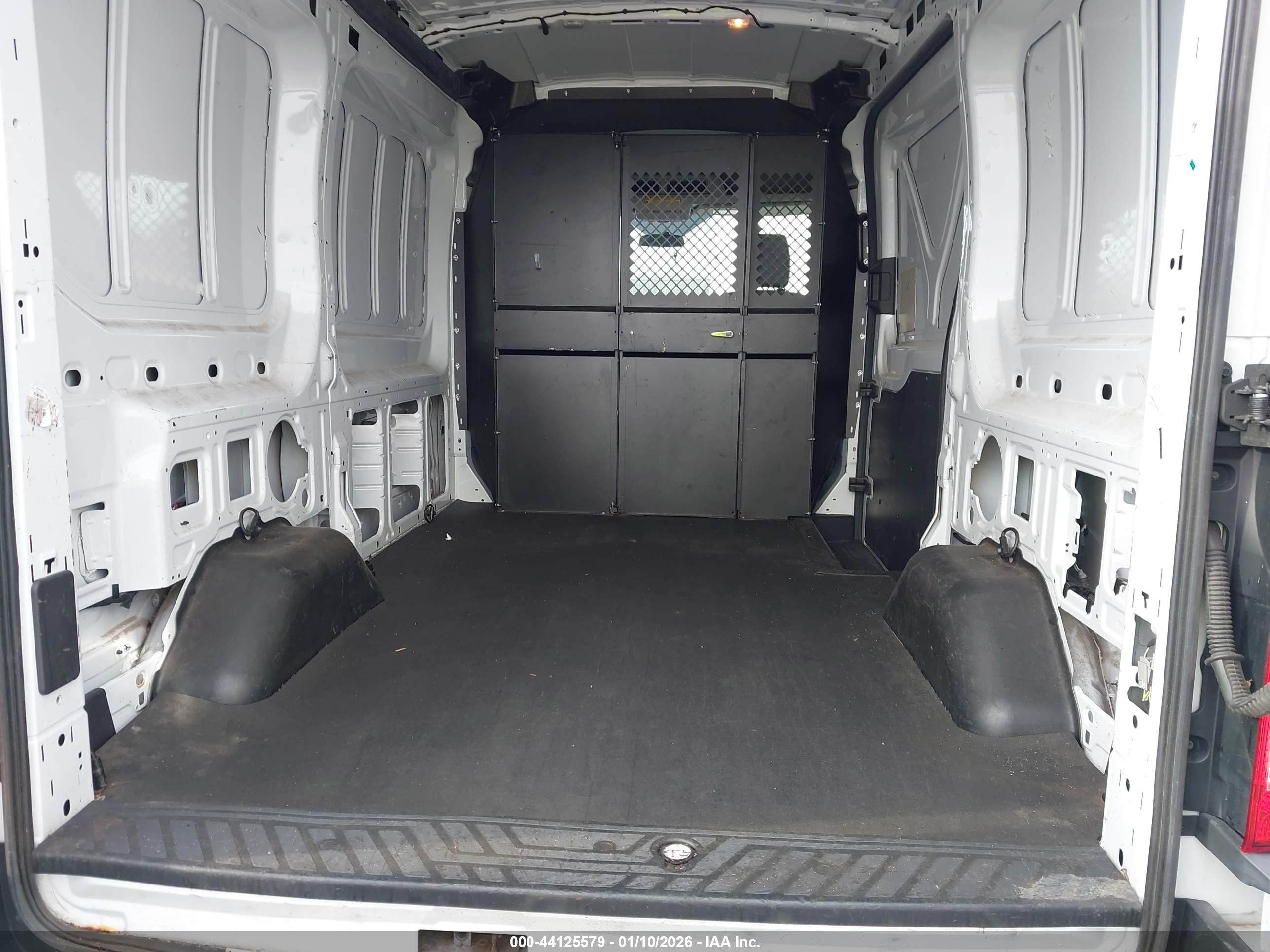 FORD TRANSIT-250 image 8