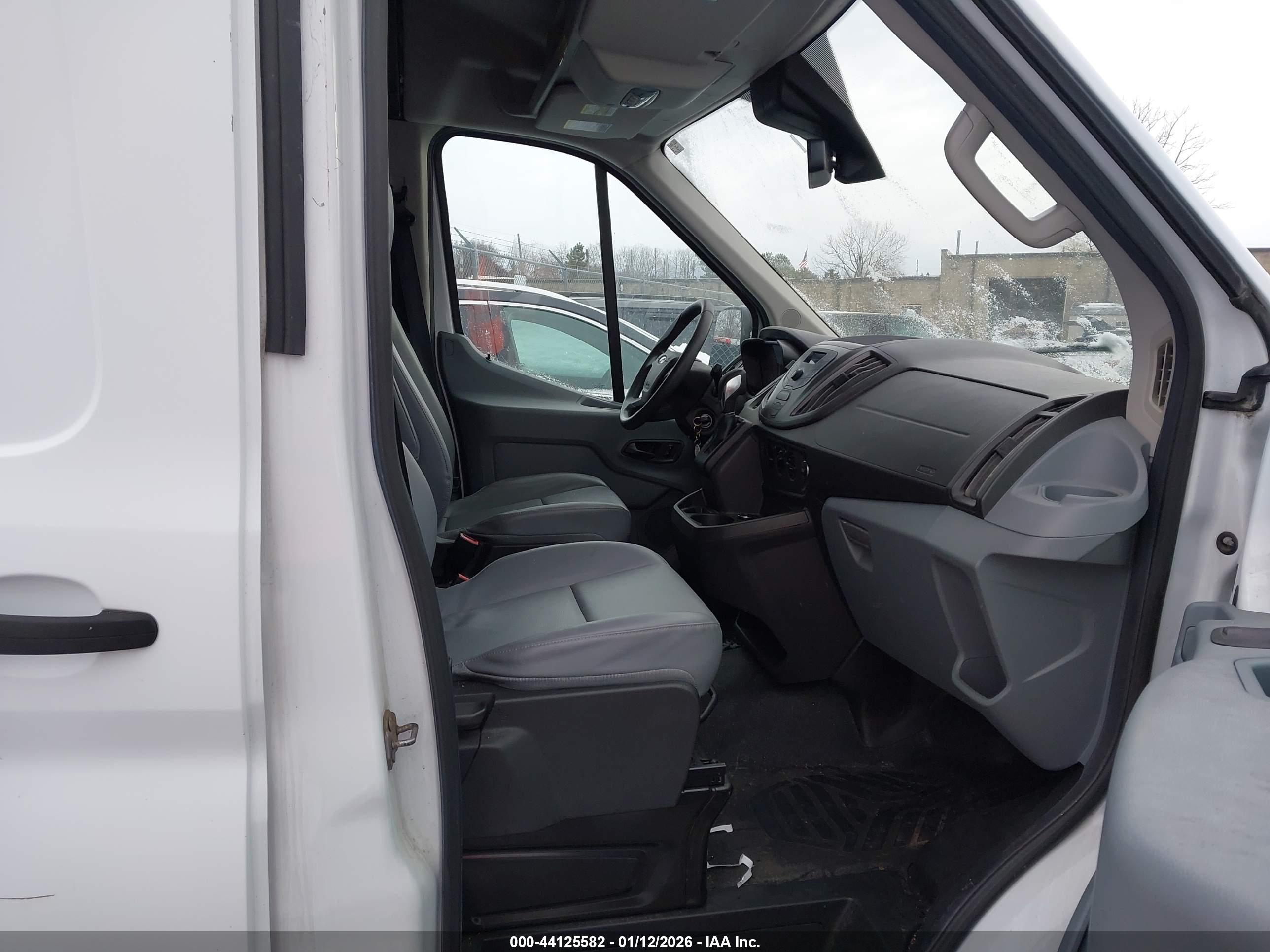 FORD TRANSIT-250 image 5