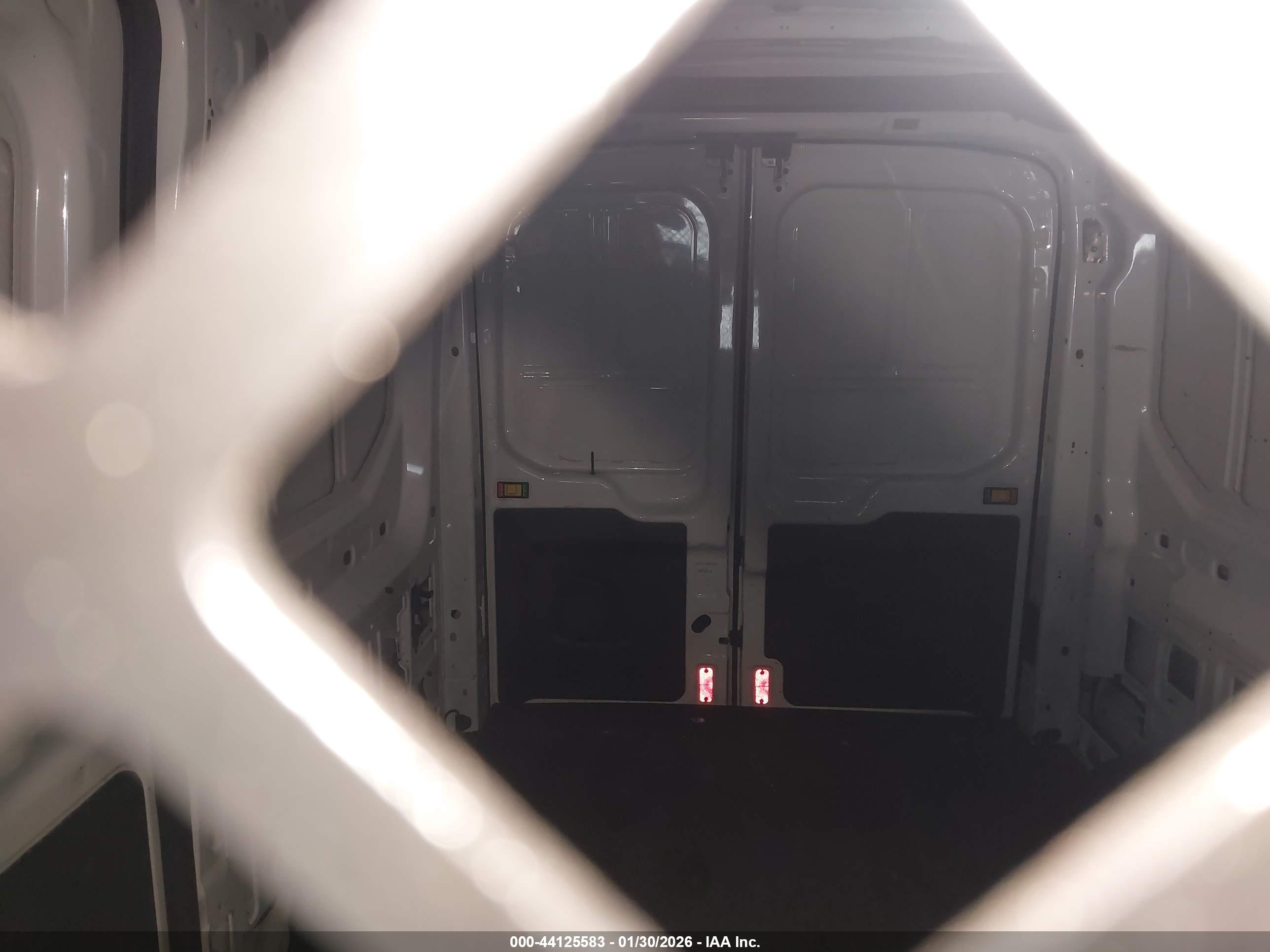 FORD TRANSIT-250 image 8