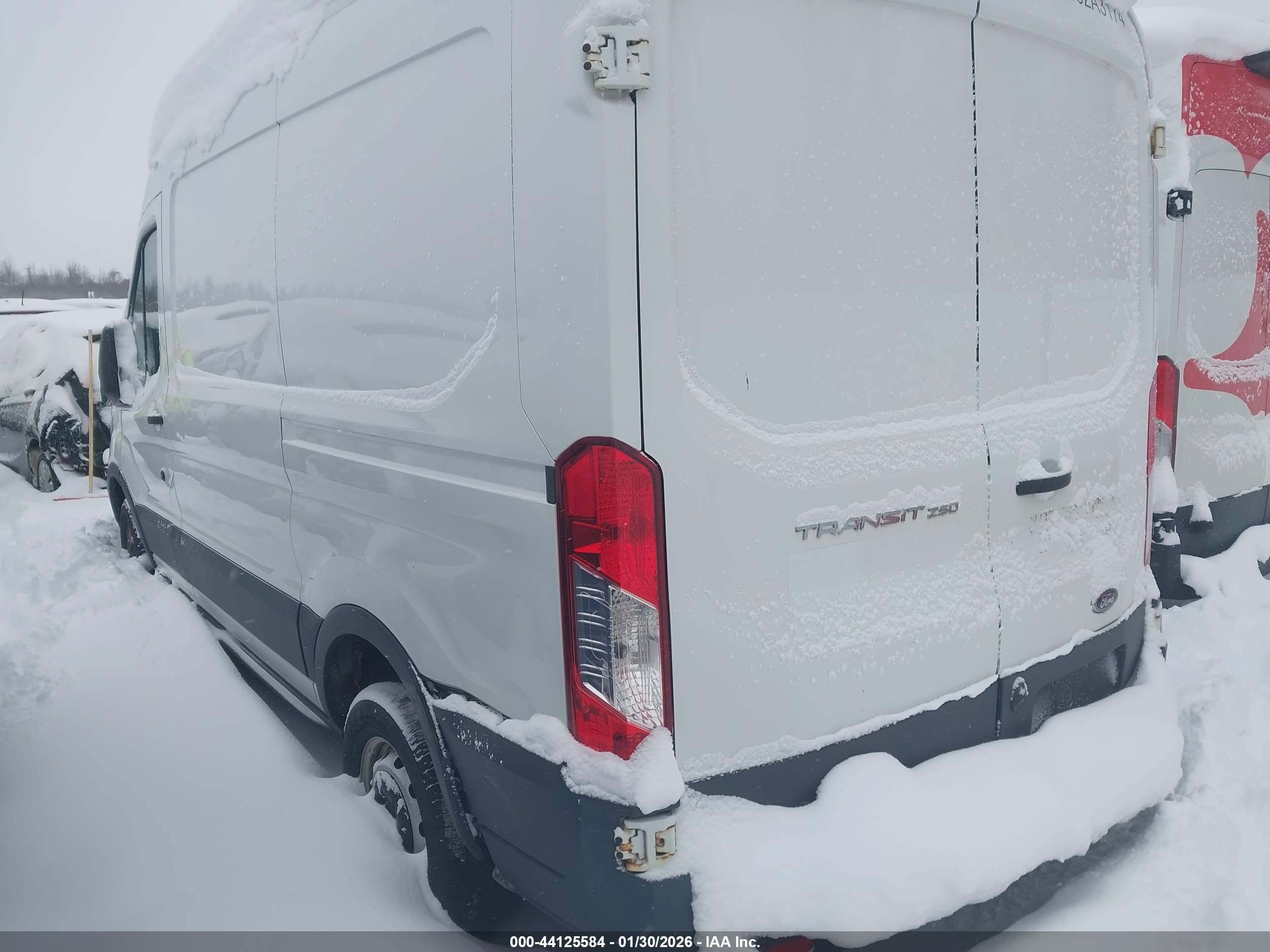 FORD TRANSIT-250 image 3