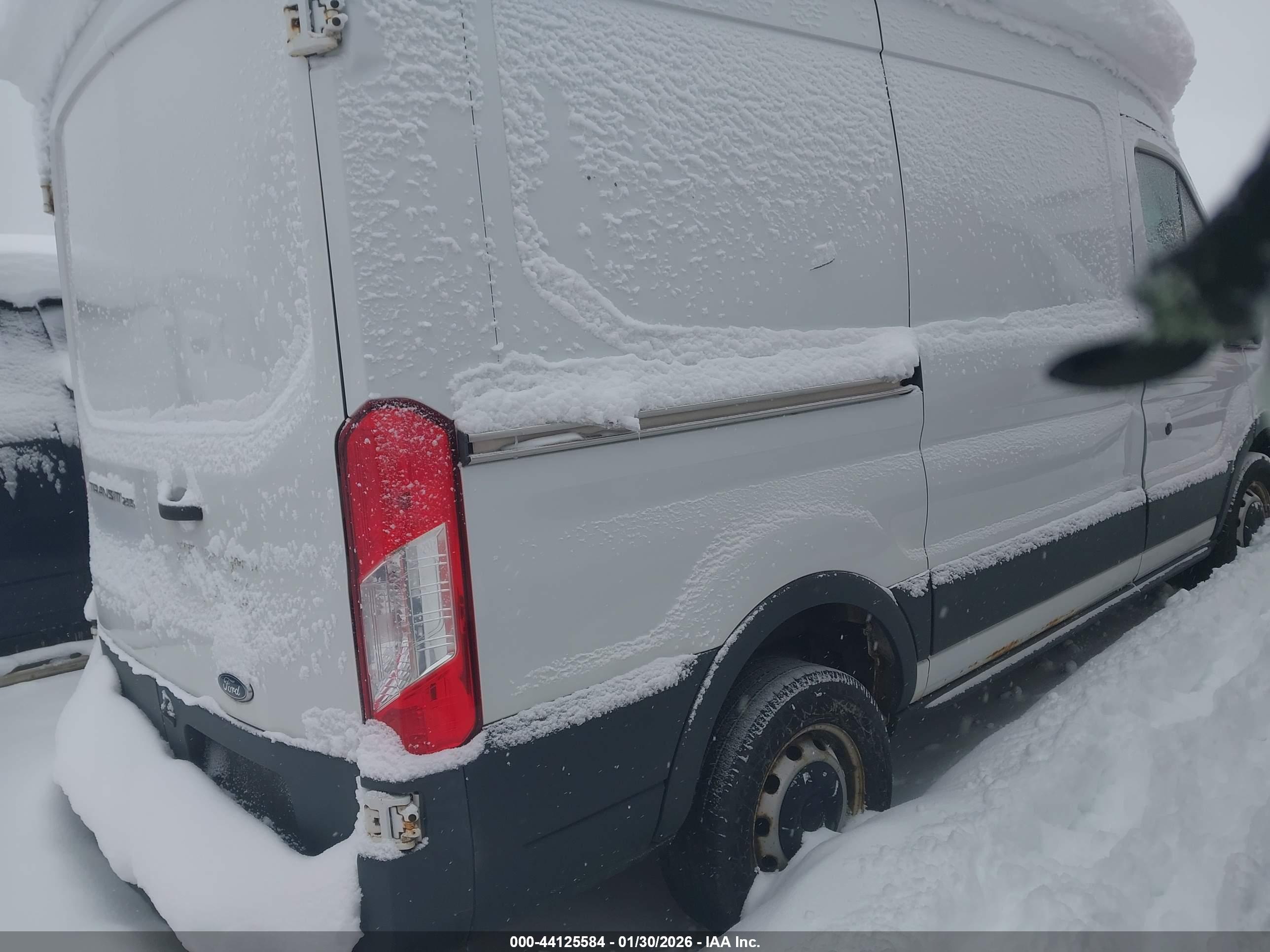 FORD TRANSIT-250 image 4