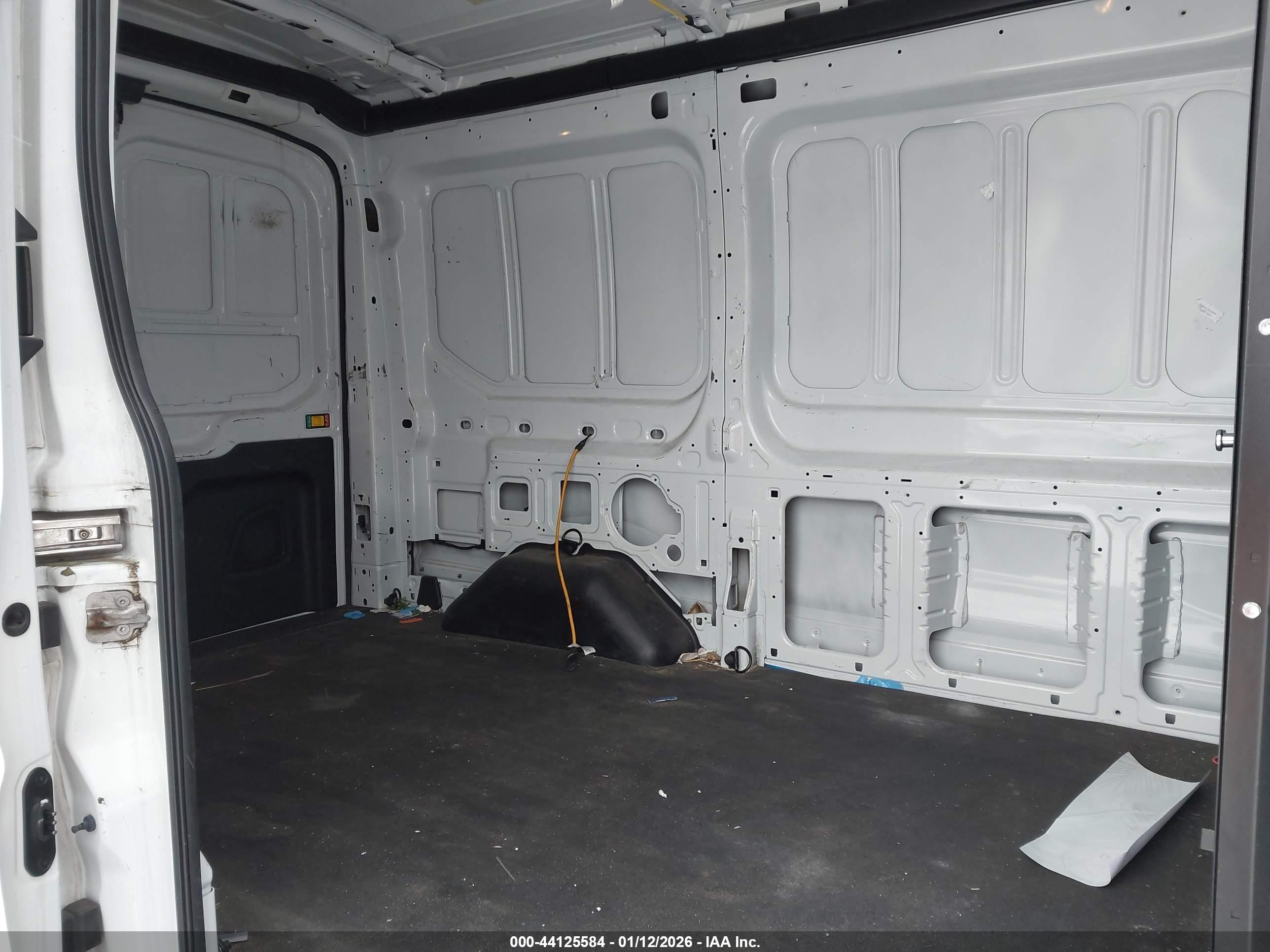 FORD TRANSIT-250 image 8